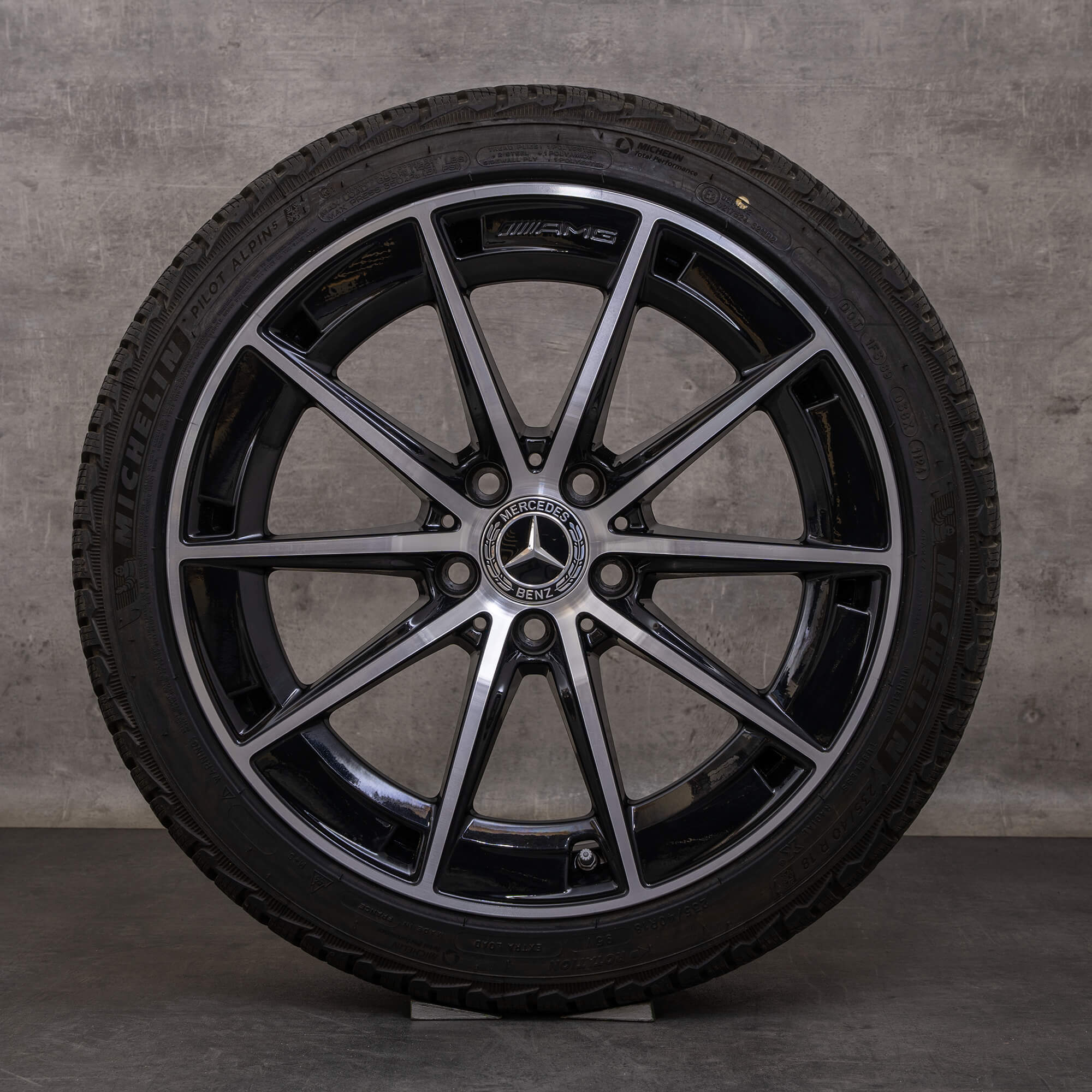 Alkuperäiset Mercedes Benz CLA 35 AMG talvirenkaat 18 tuuman C118 vanteet A1184010500 musta kiillotettu