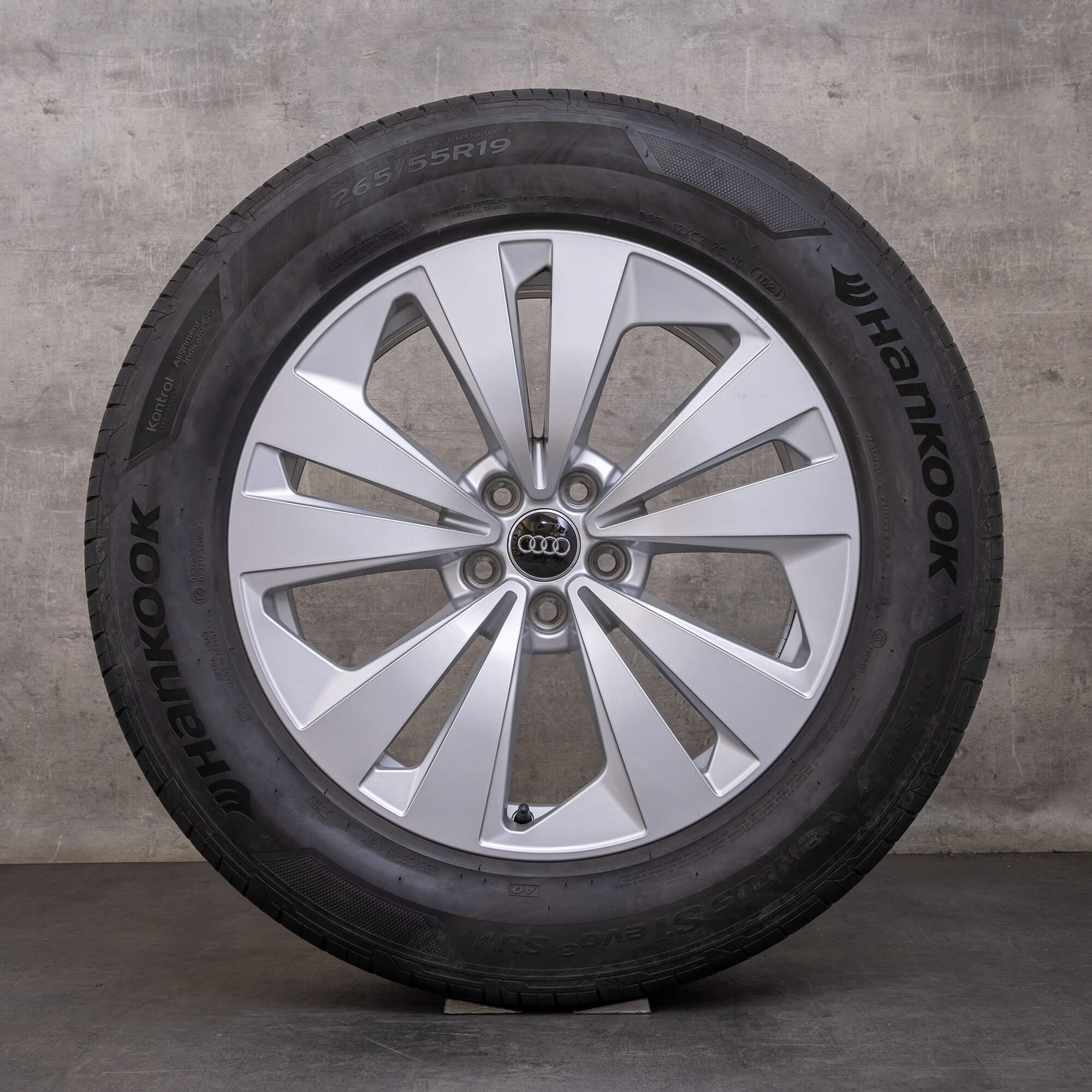 OEM Audi Q8 SQ8 rims 19 inch 4M8 summer wheels 4M8601025 silver glossy