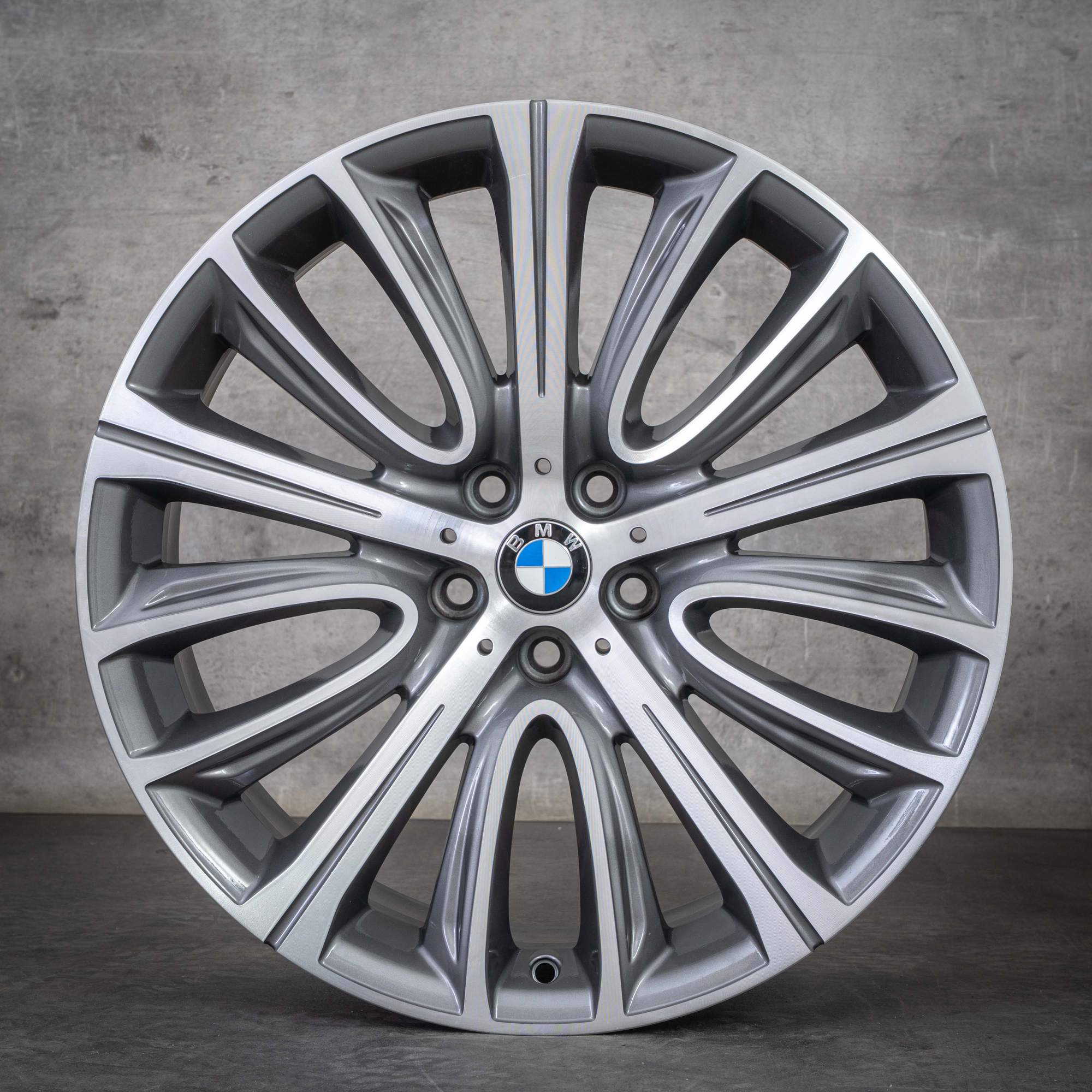 Oryginalne felgi BMW serii 7 6 20 cali G11 G12 G32 6863110 6863111 Styling 628 ferric grey polerowane