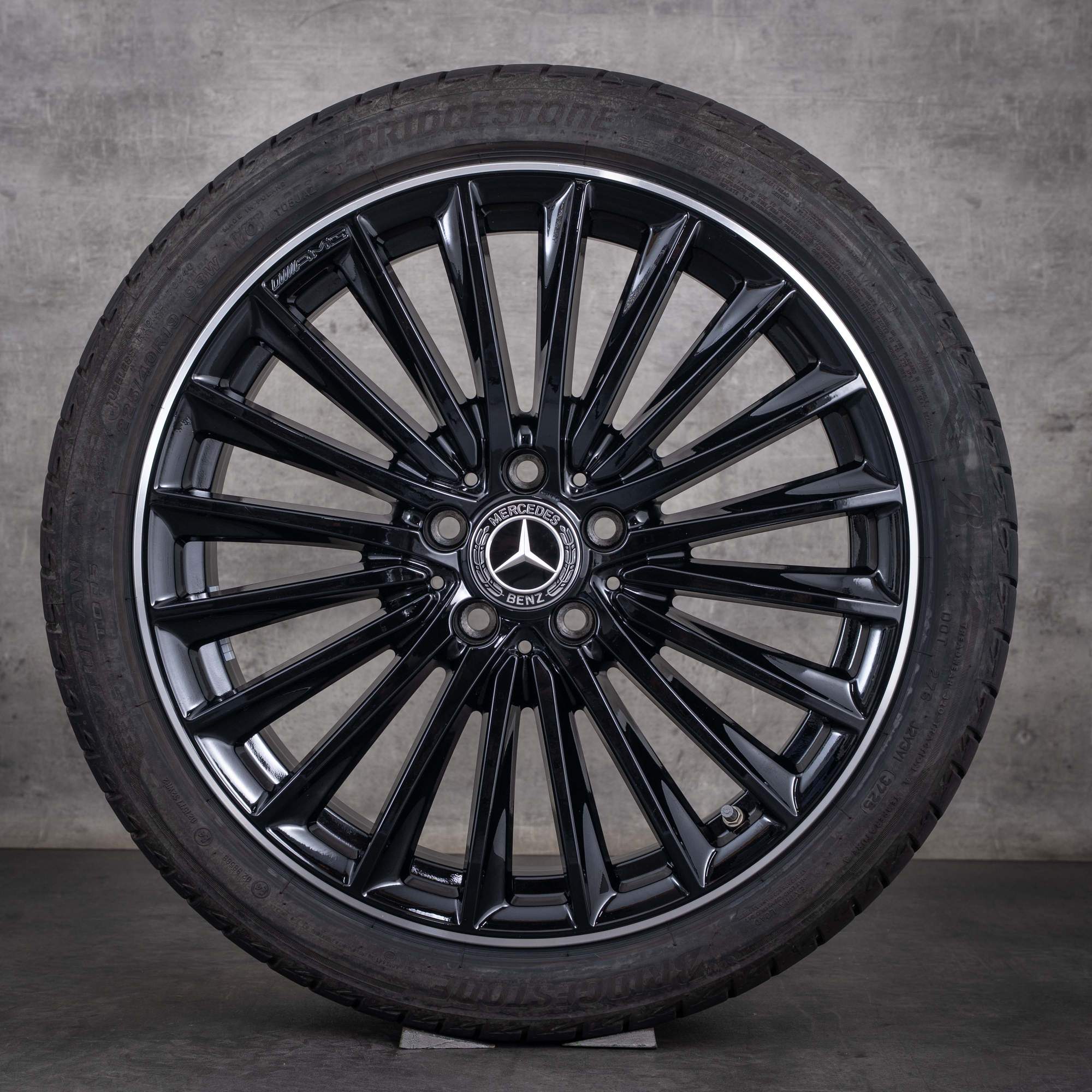 Alkuperäiset Mercedes-Benz A-sarjan ja B-sarjan CLA AMG-vanteet 19 tuumaa W177 W247 C118 X118 kesärenkaat A1774014200 diamond cut mustat