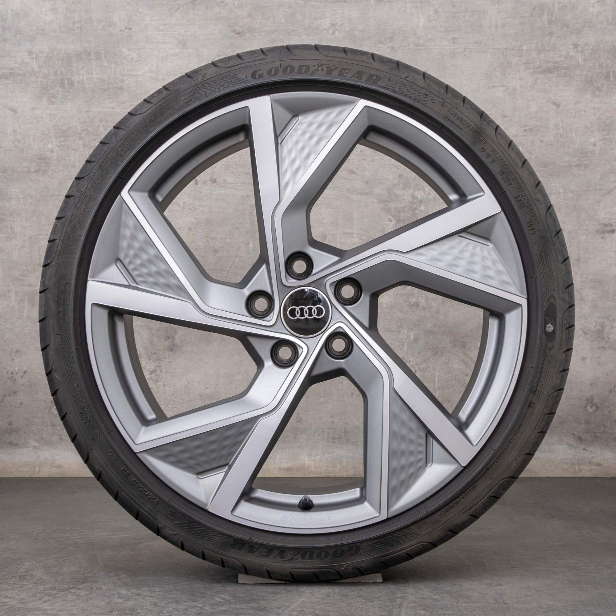 Originalní 19palcové letní kola Audi A3 S3 8Y 8V 8Y0601025Q titan matně lesklý soustružený