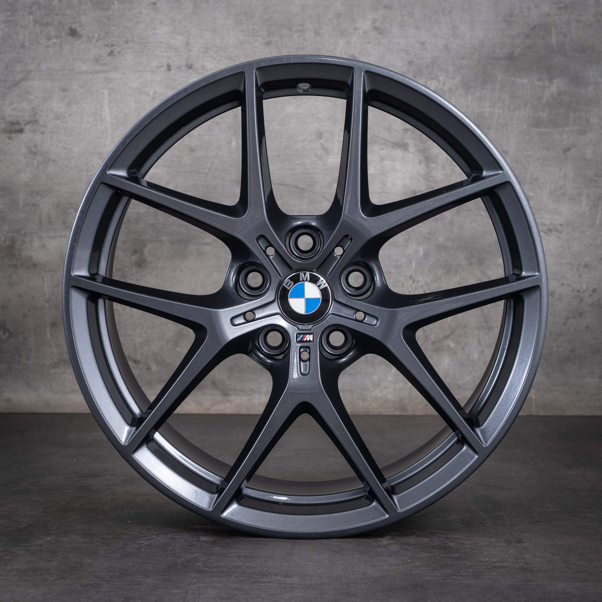Oryginalne felgi BMW serii 1 i Seria 2 18 cali F40 F44 Gran Coupé stylizacja 554 M 8092353 kolor orbitgrey
