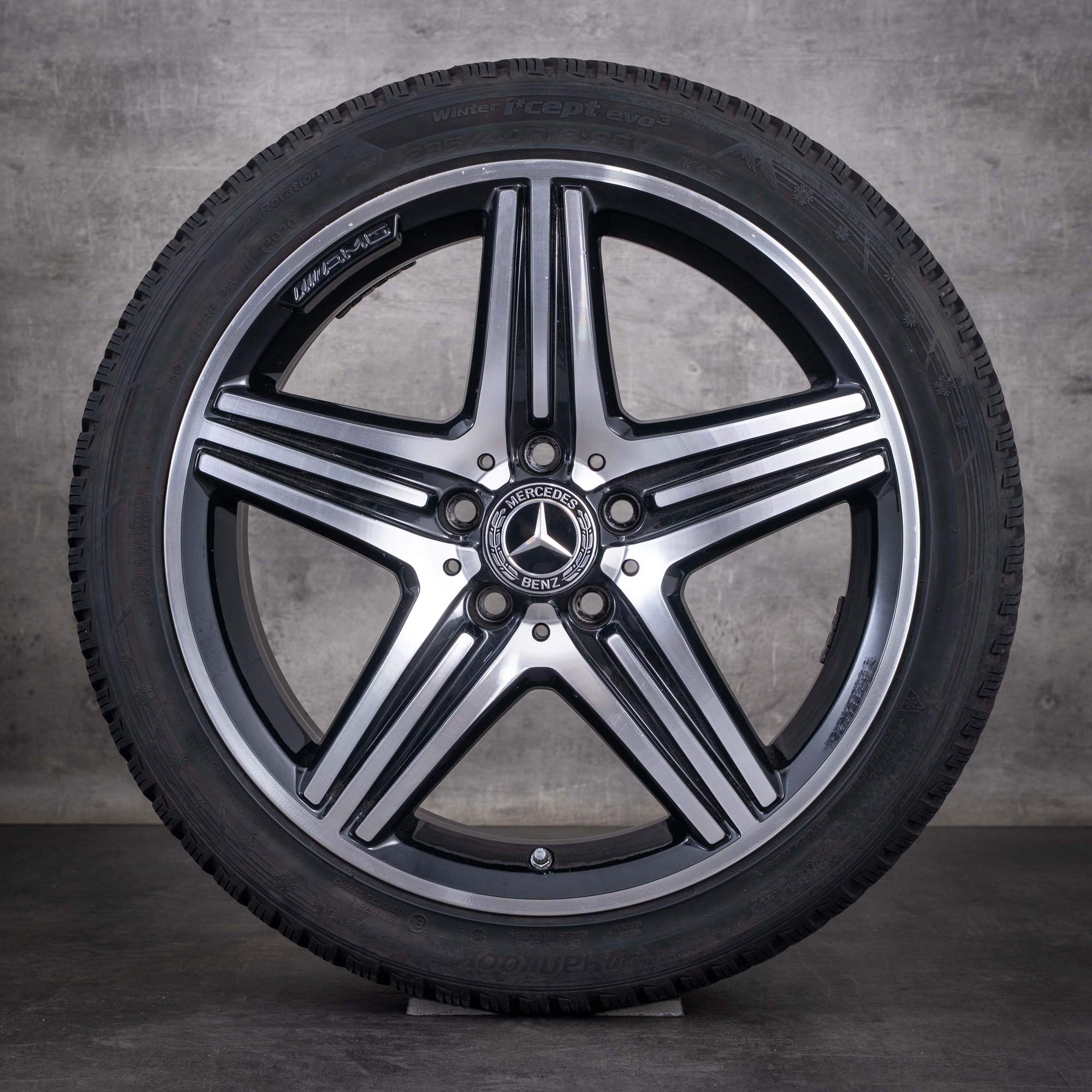 Oryginalne koła zimowe Mercedes-Benz Klasy A A45 CLA45 AMG 18 cali W176 C117 A1764010402 czarne z efektem diamond cut
