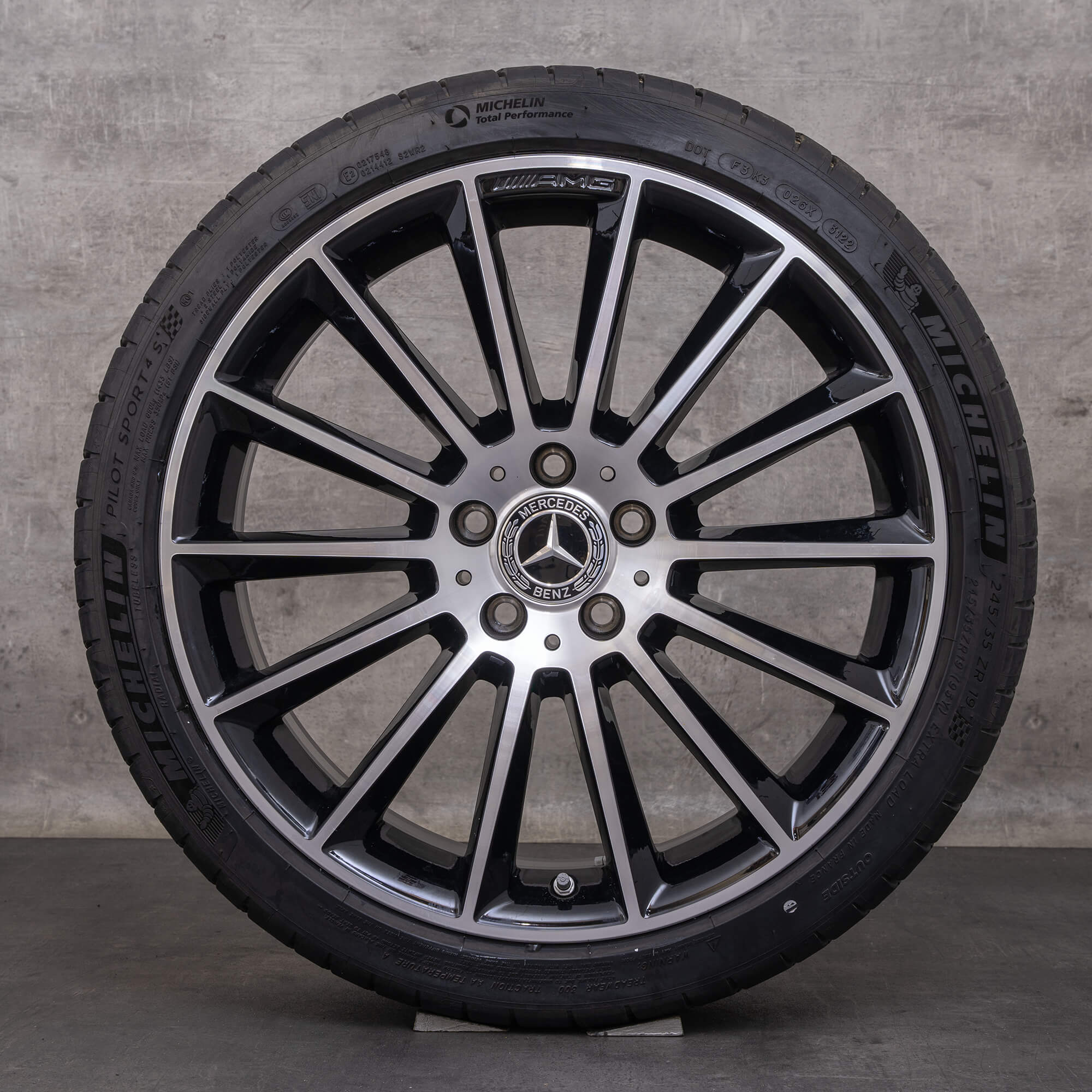 Originele Mercedes Benz CLA AMG velgen 19 inch C118 X118 zomerwielen A1184010300 zwart glanzend gedraaid
