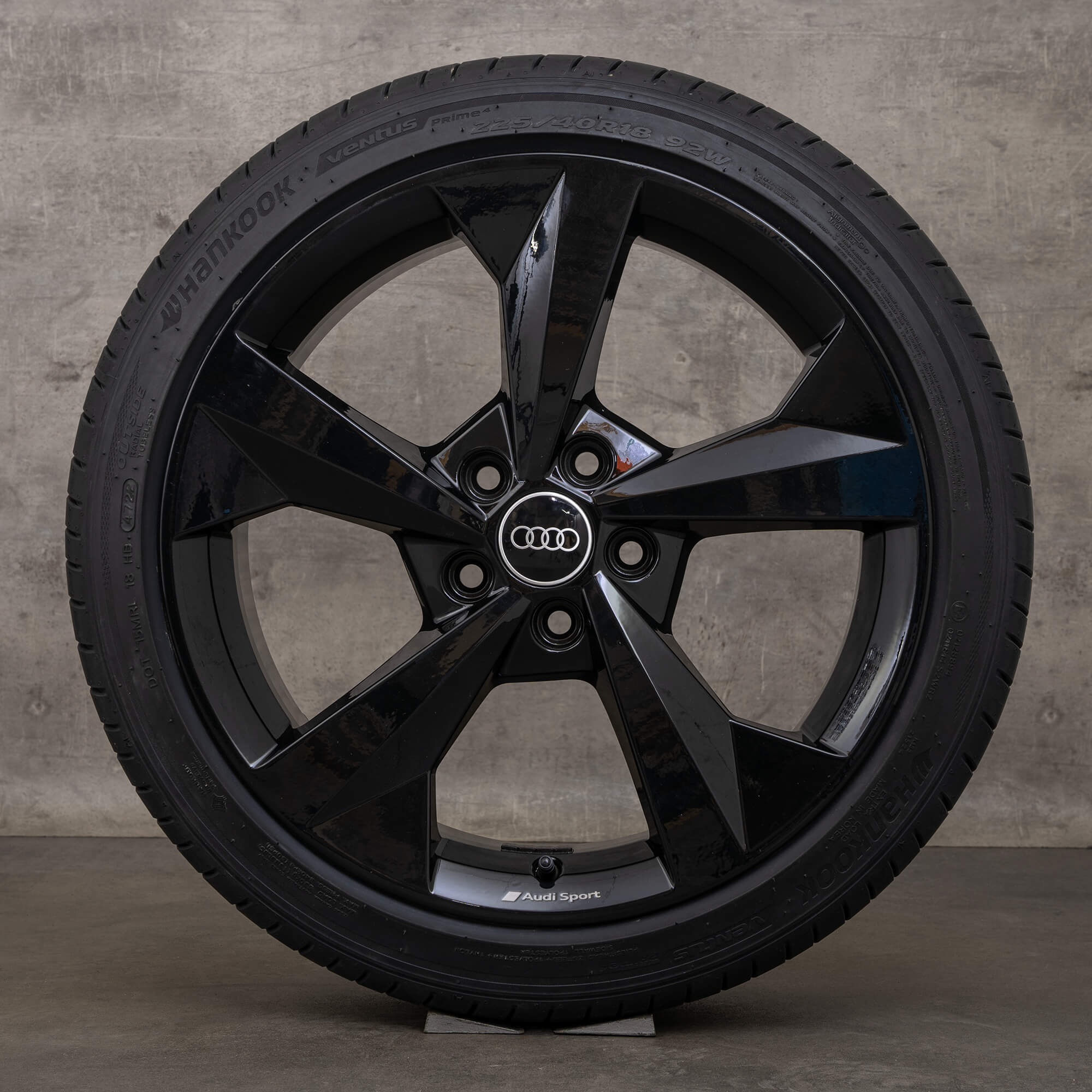 Audi A3 S3 8Y 18 Zoll Felgen Sommerreifen Sommerräder Alufelgen 8Y0601025J