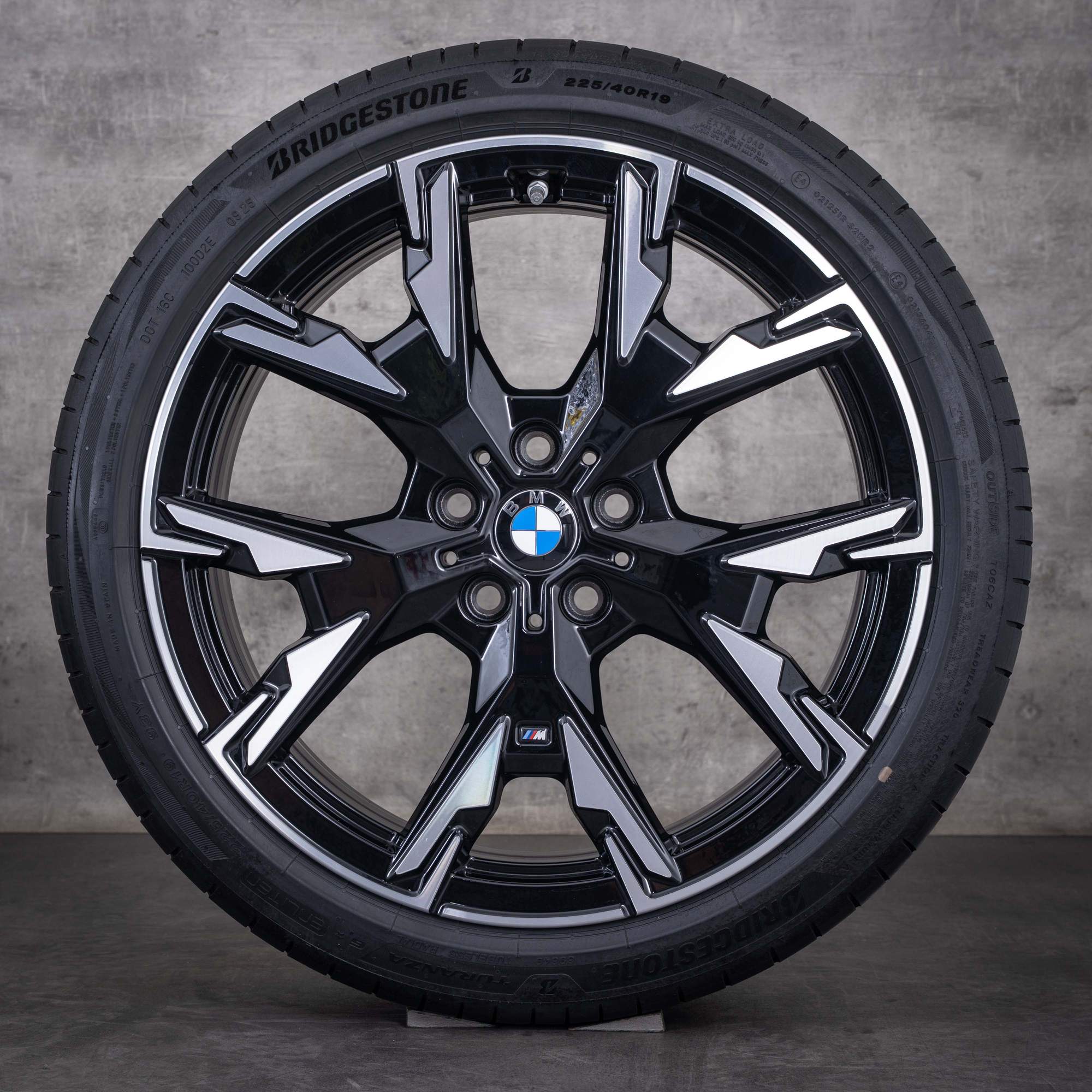Oryginalne felgi BMW serii 1 i Serii 2 19 cali F70 F74 Gran Coupe opony letnie stylizacja 976 M 5A45267 czarne diamond cut opony letnie