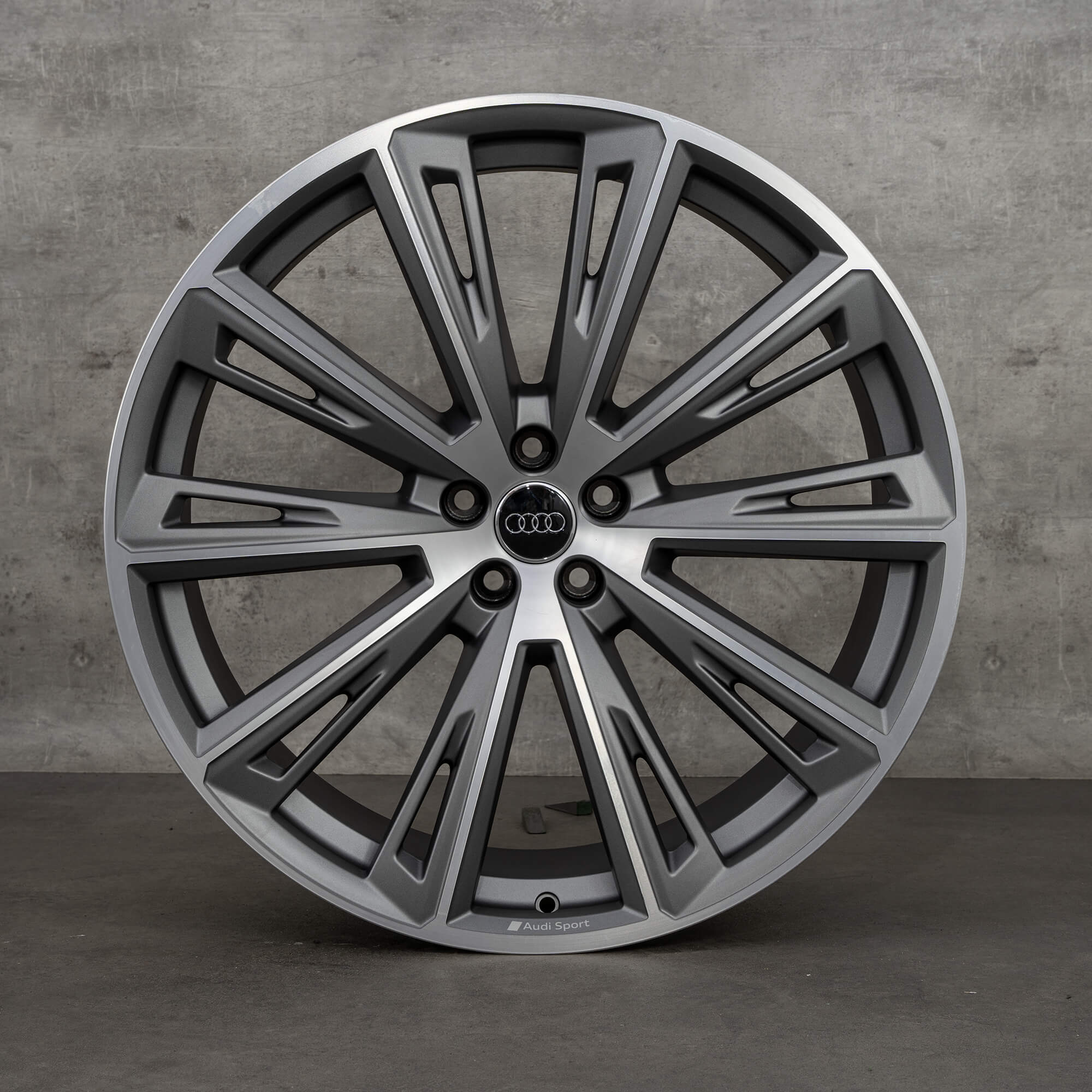 Audi 23 palcové ráfky Q8 SQ8 4M8 hliníkové 4M8601025R lichoběžník 10J x 23 ET 15