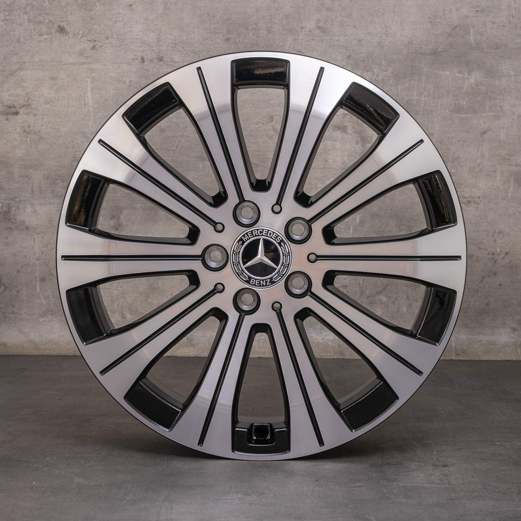 Oryginalne felgi Mercedes Benz EQA EQB 18 cali H243 X243 A2434010000 czarne polerowane