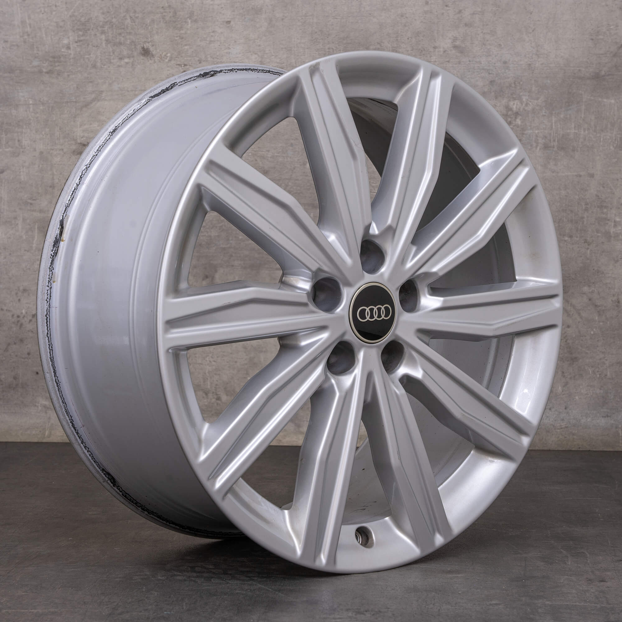 Original Audi A6 S6 Fälg 19 tum 4K C8 4K0601025M silverblank