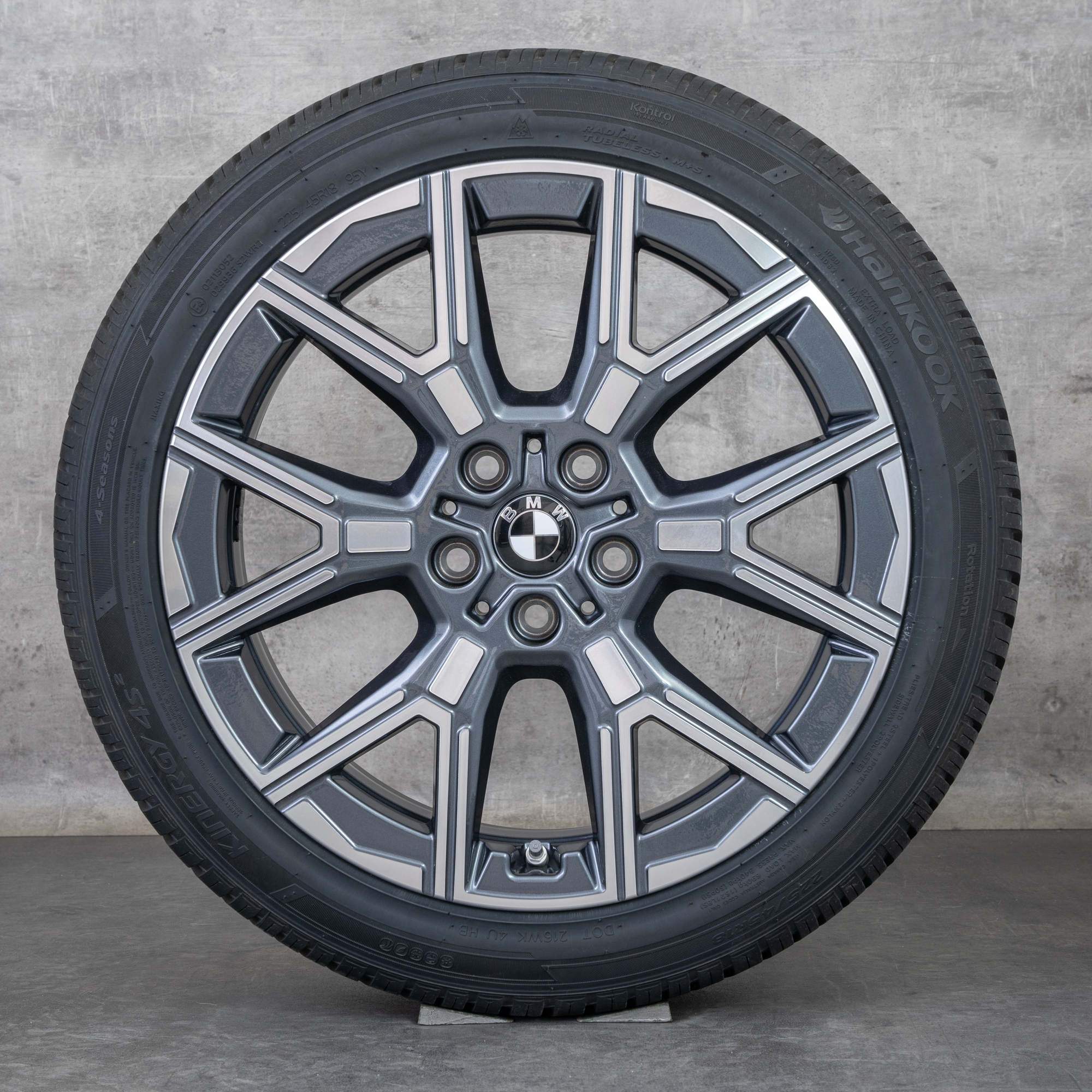 Oryginalał BMW Seria 1 2 Felgi 18 cali F70 F74 Gran Goupe opony całoroczne stylizacja 974 5A45266 szary Polerowane