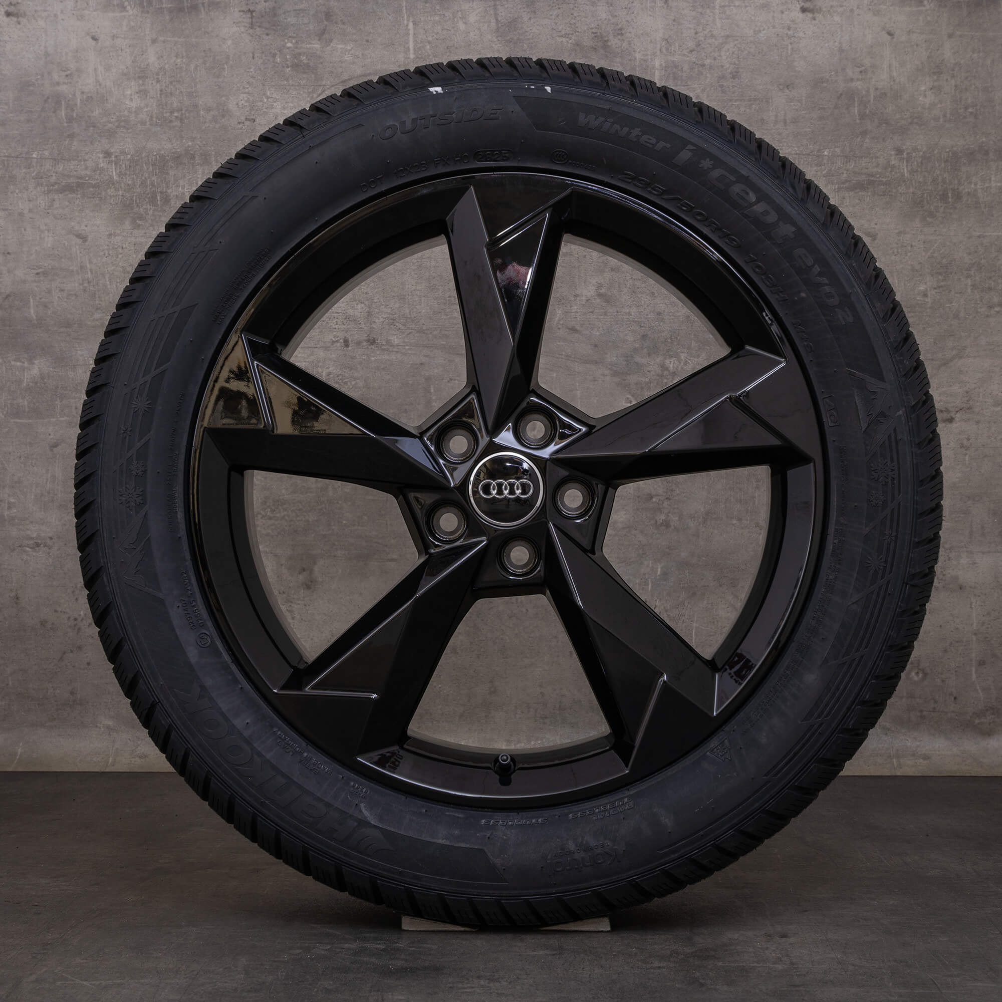 Alkuperäiset Audi Q3 talvirenkaat 19 tuuman F3 vanteet 83A601025N musta kiiltävä