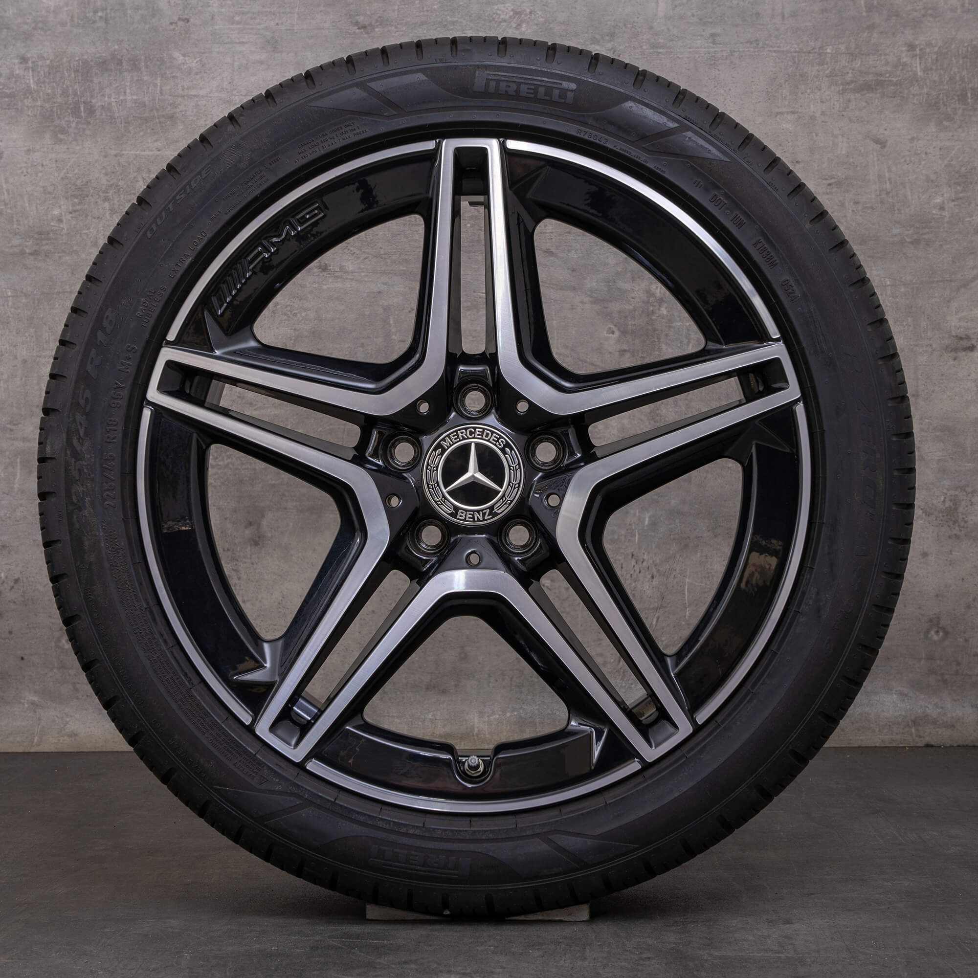 Orijinal Mercedes Benz A B Sınıfı CLA AMG tüm hava koşullarına uygun lastikler 18 inç W177 V177 W247 X118 C118 jantlar A1774011500 siyah parlak tornalanmış