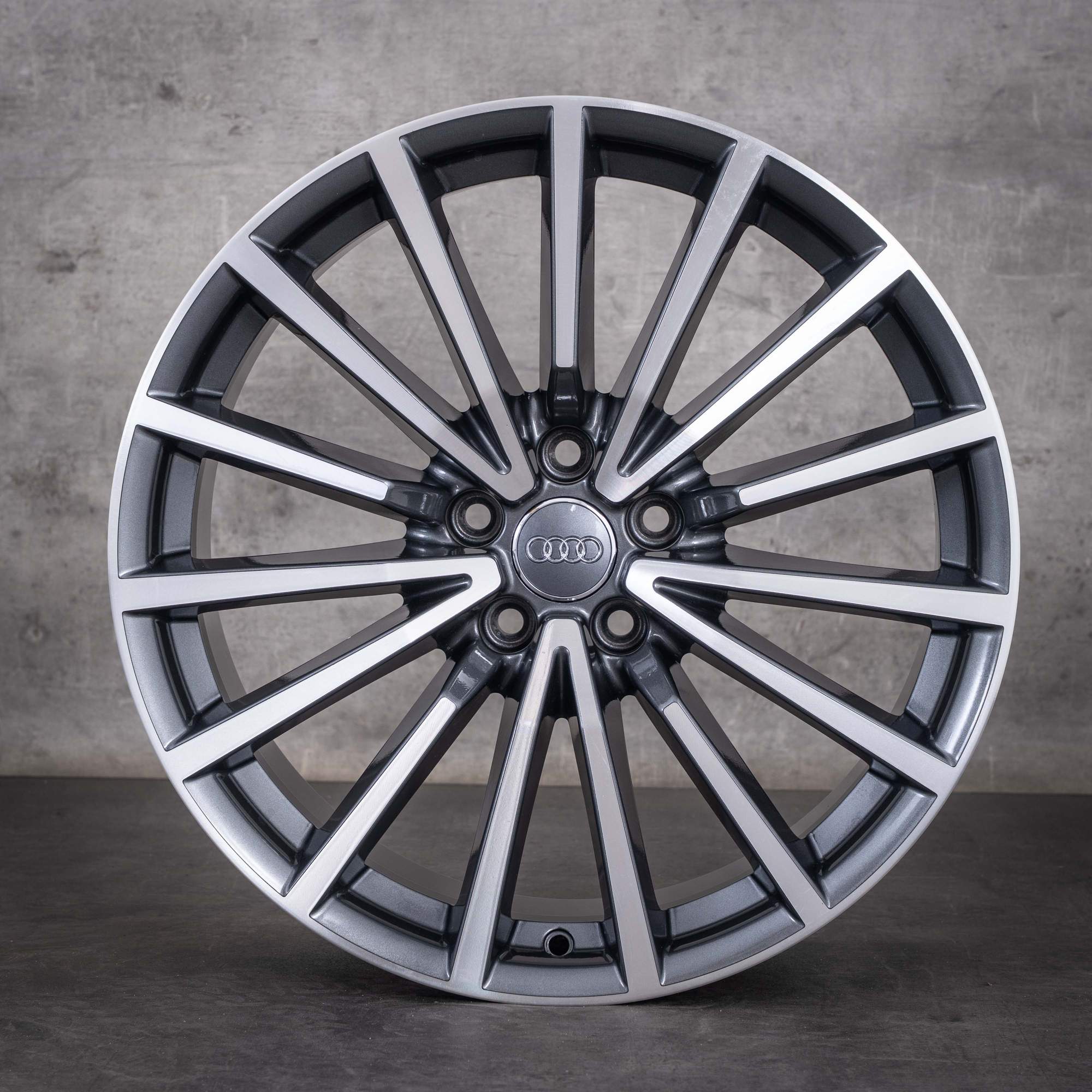 Original Audi A5 S5 Felgen 19 Zoll 8W B9 F5 8W0601025AN titan glanzgedreht
