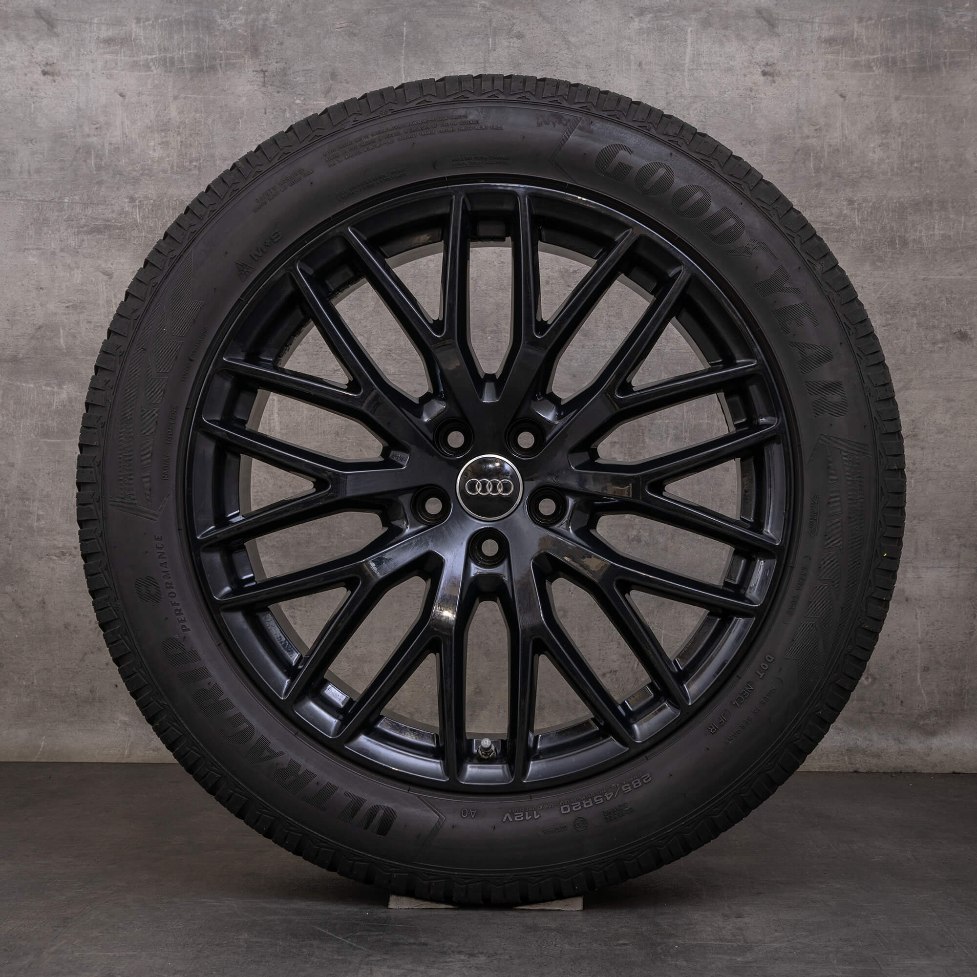 Oryginał Audi Q7 SQ7 koła zimowe 20 cali 4M felgi 4M0601025BJ czarne błyszczące