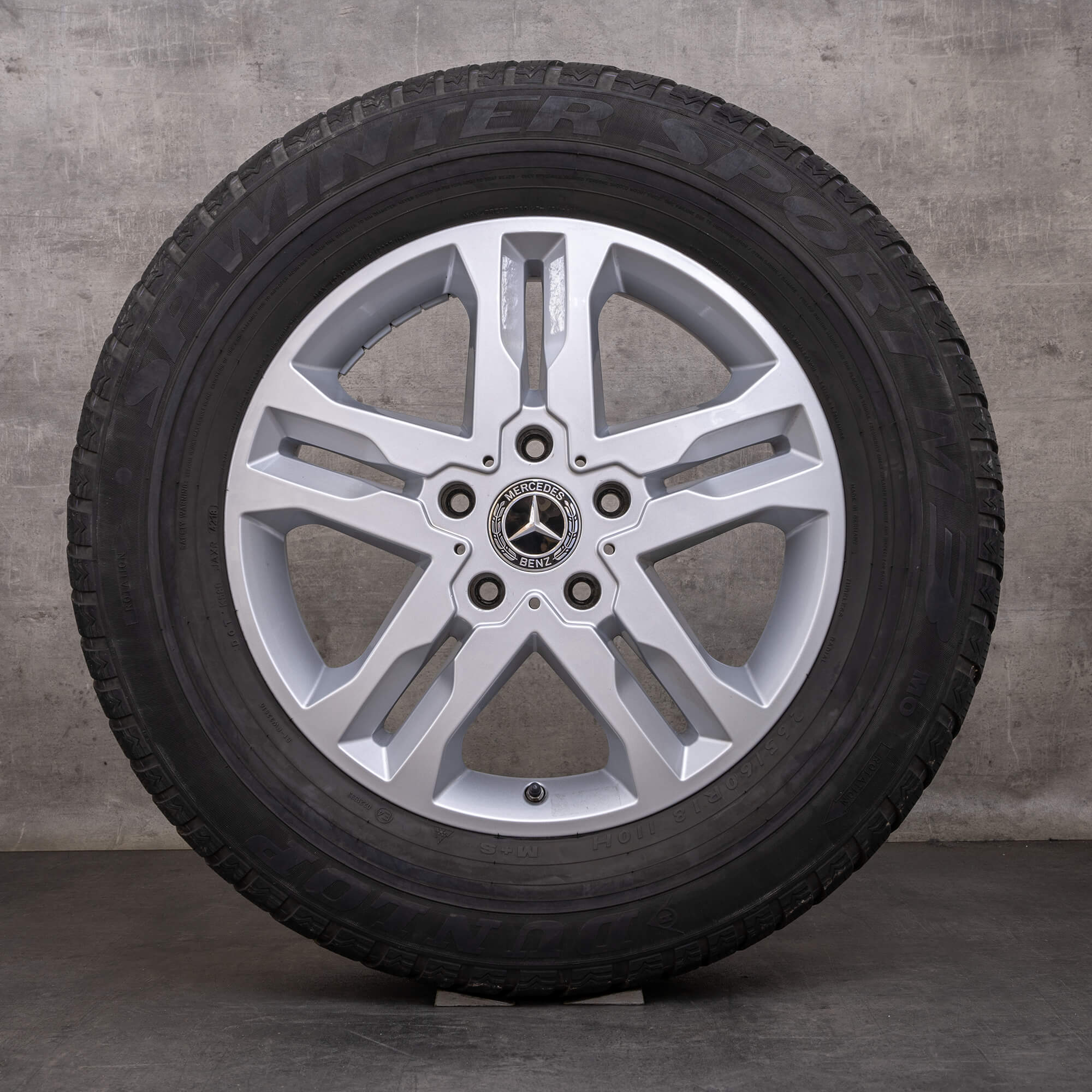 Original zimní pneu s disky Mercedes Benz třídy G 18" W463 G350 G400 G500 ráfky na auto A4634012502 stříbrné lesklé