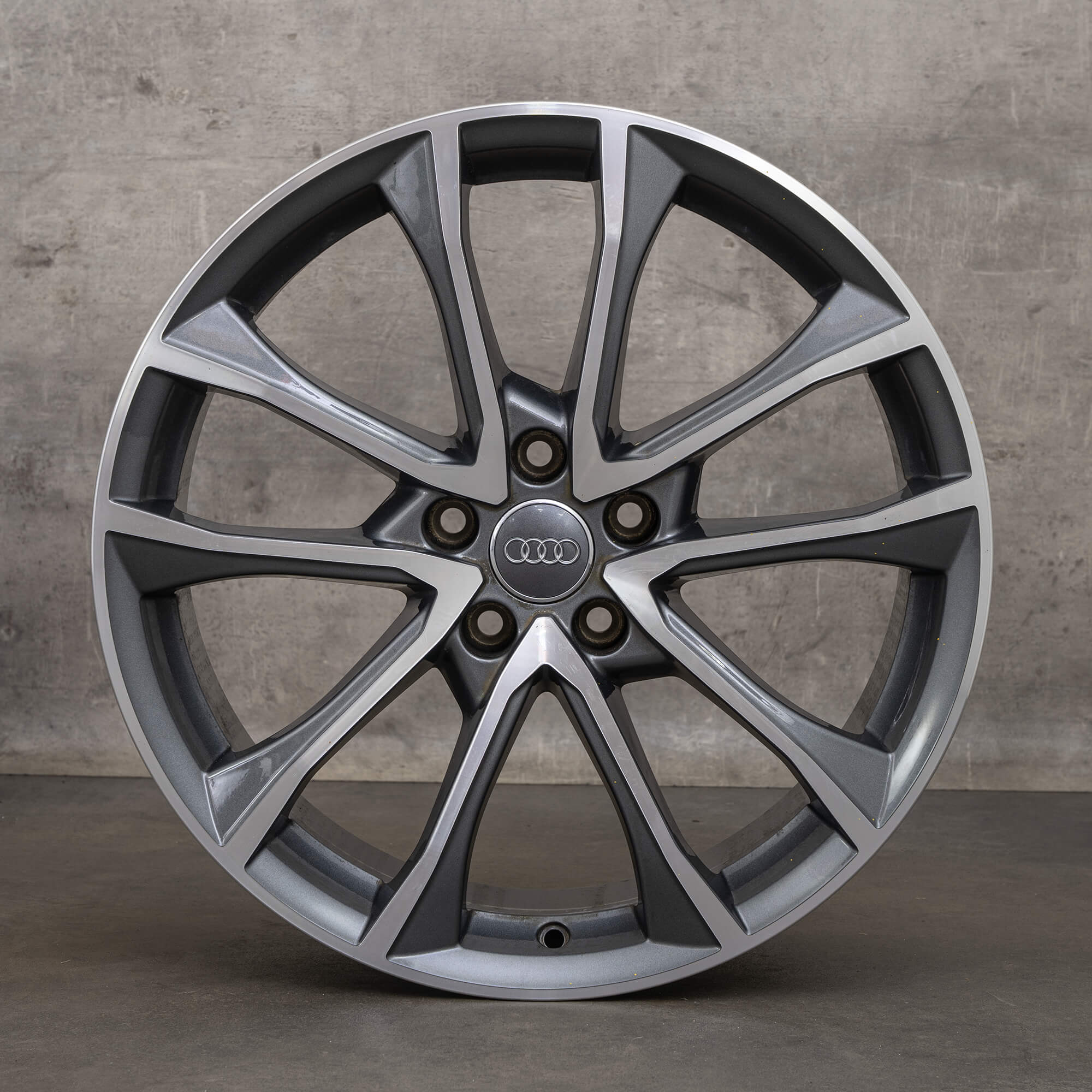 Originele Audi A4 S4 velgen 19 inch B9 8W 8W0601025BF antraciet hoogglans gepolijst