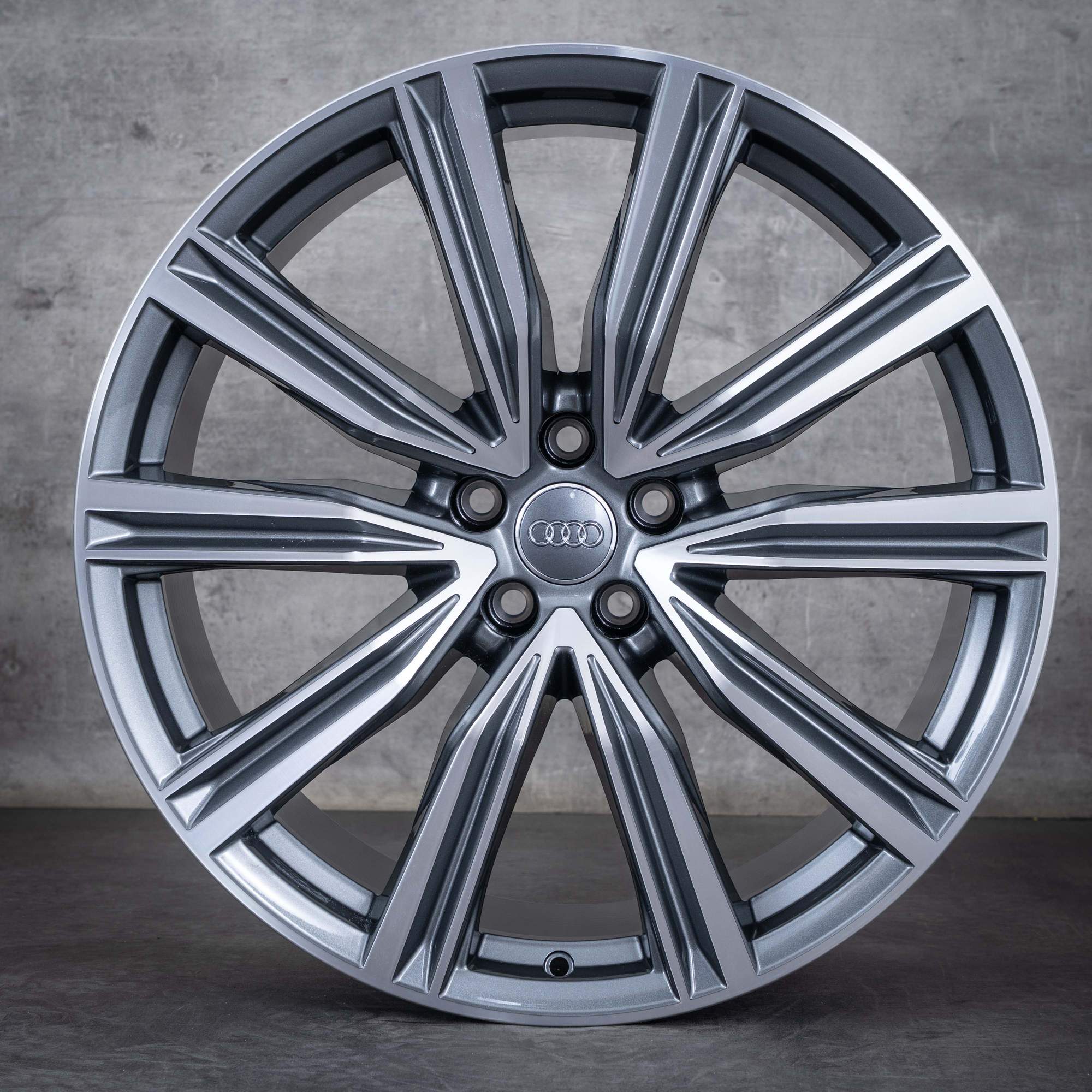 OEM Audi Q8 SQ8 winter wheels 21 inch 4M8 rims 4M8601025G titanium polisched NEW