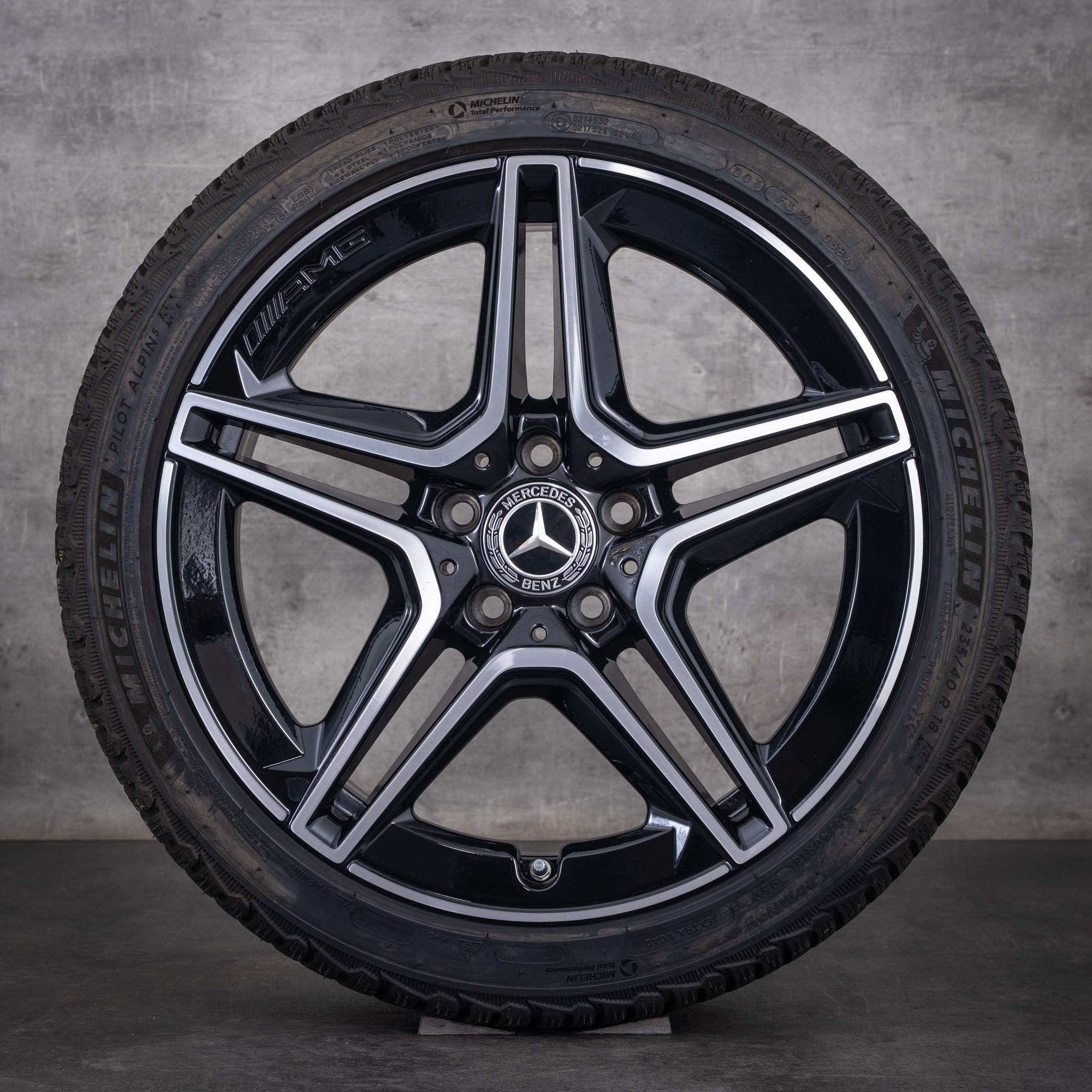 Alkuperäiset Mercedes-Benz A-sarjan A35 AMG -talvirenkaat 18 tuumaa W177 V177 vanteet A1774014000 diamond cut musta