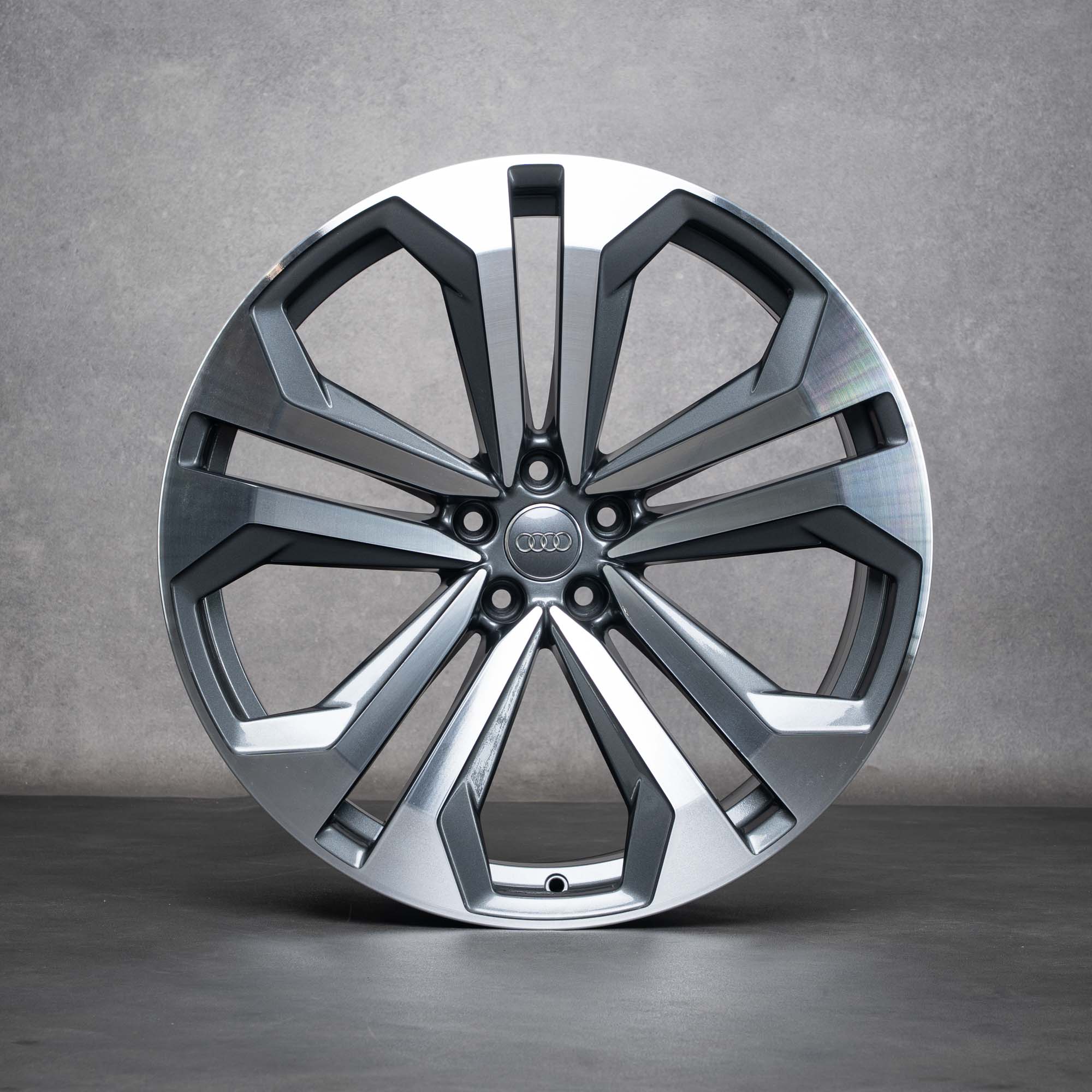 OEM Audi Q8 SQ8 rims 22 inch 4M8 aluminum 4M8601025K titanium polisched