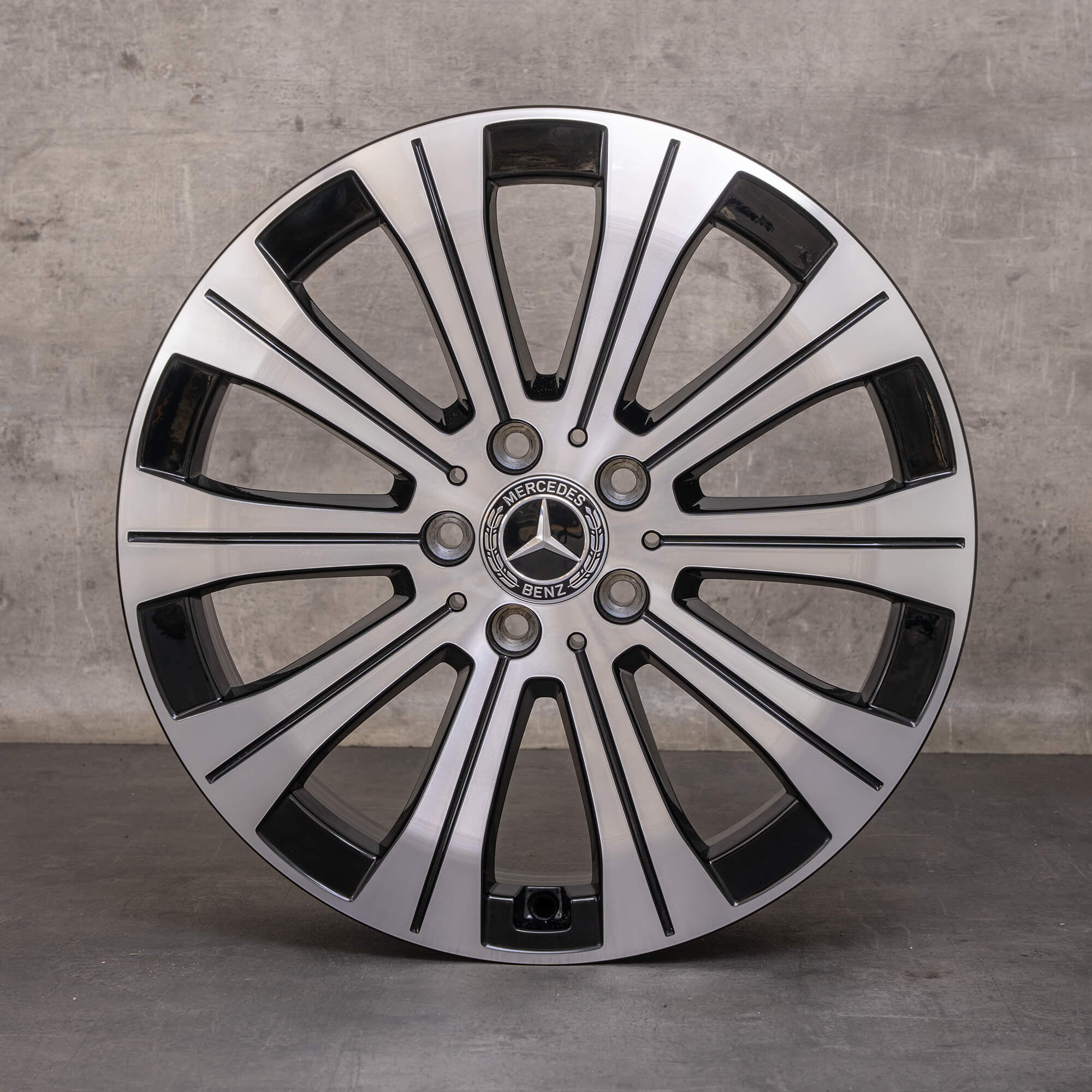 Oryginalne felgi Mercedes Benz EQA EQB 18 cali H243 X243 A2434010000 czarne polerowane