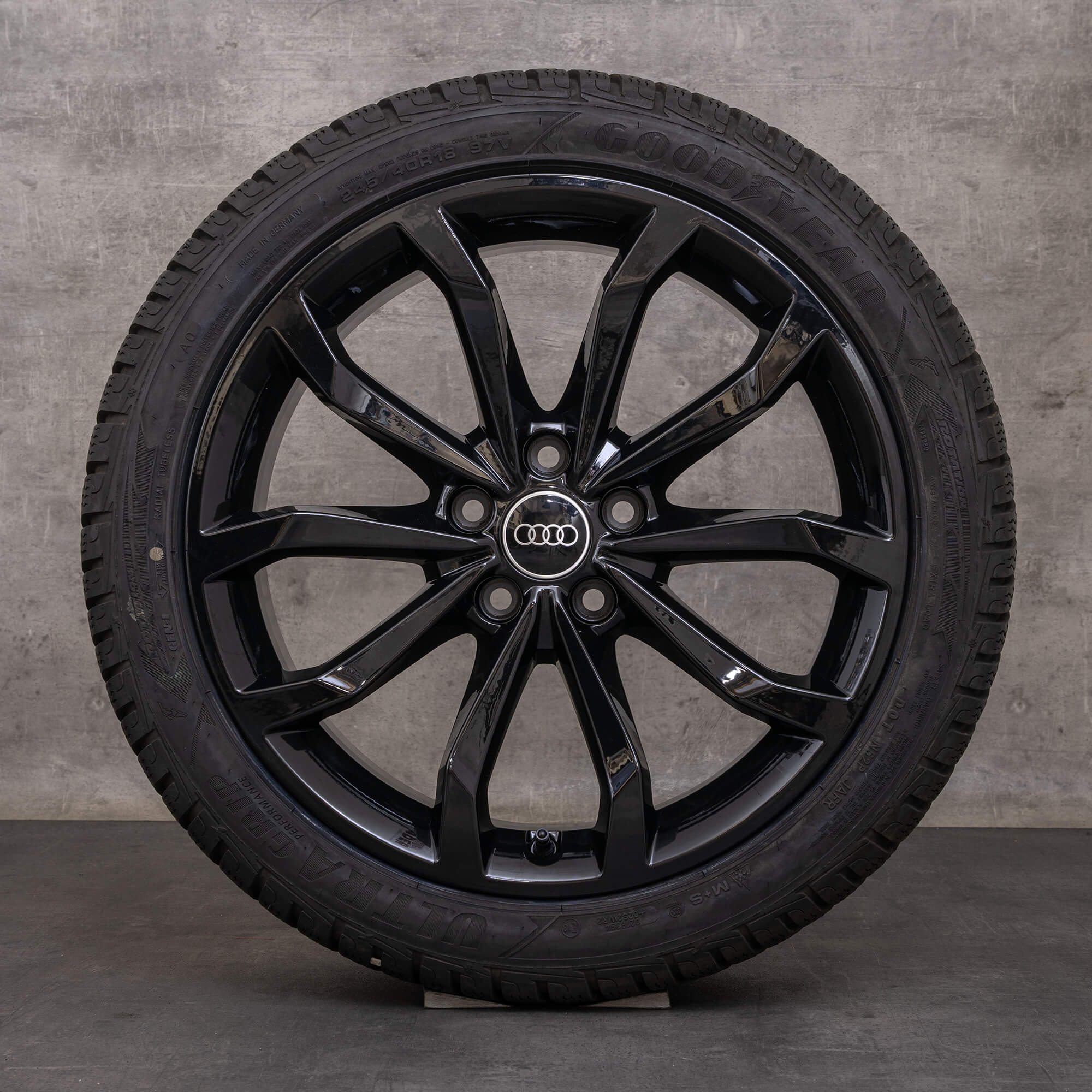 Original Audi A4 S4 Winterräder 18 Zoll 8W B9 Felgen 8W0601025H schwarz glanz