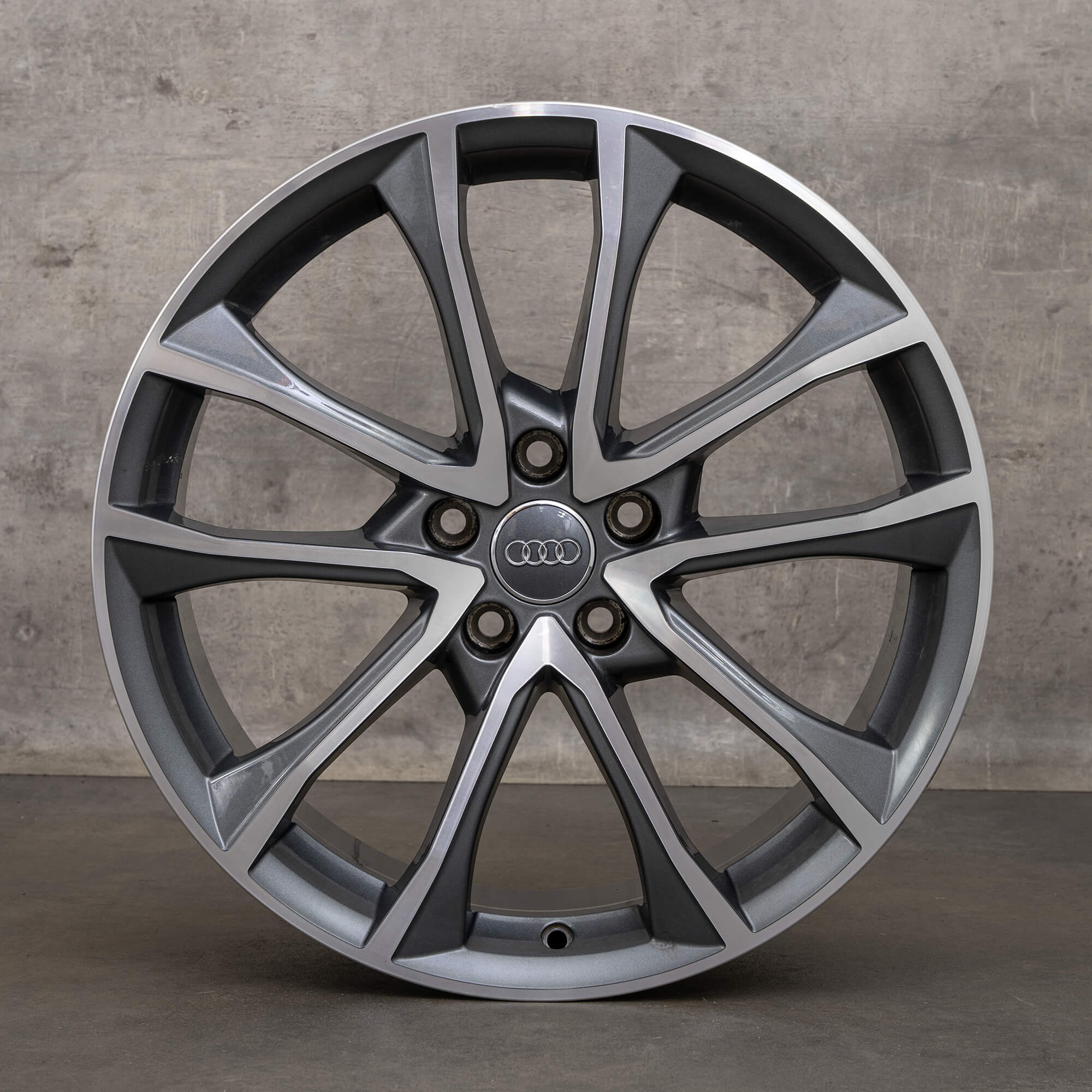 Originele Audi A4 S4 velgen 19 inch B9 8W 8W0601025BF antraciet hoogglans gepolijst