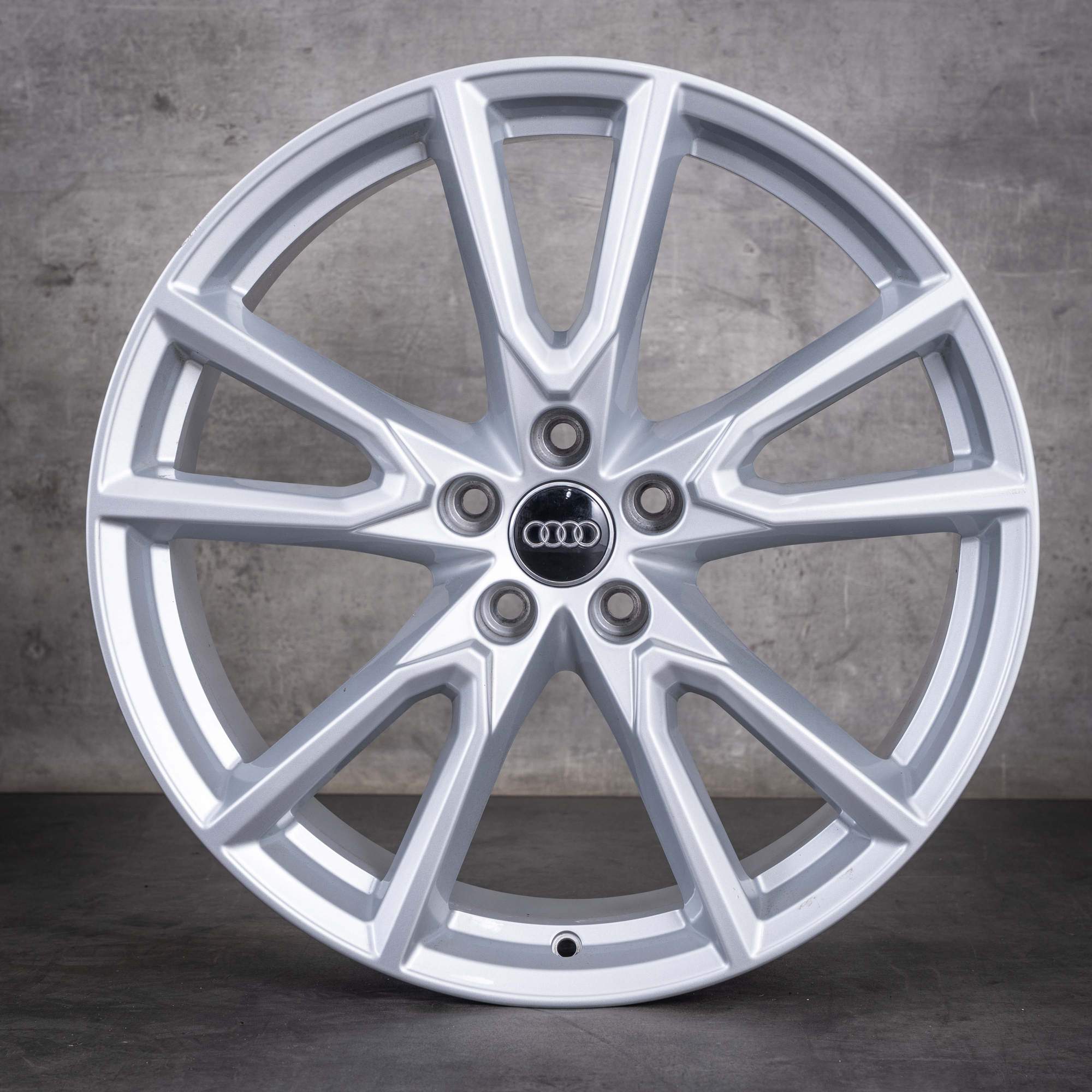 OEM Audi Q5 SQ5 20inch FY Rims 80A071490A Vox Design Aluminum Rims Silver - rim 3 of 4