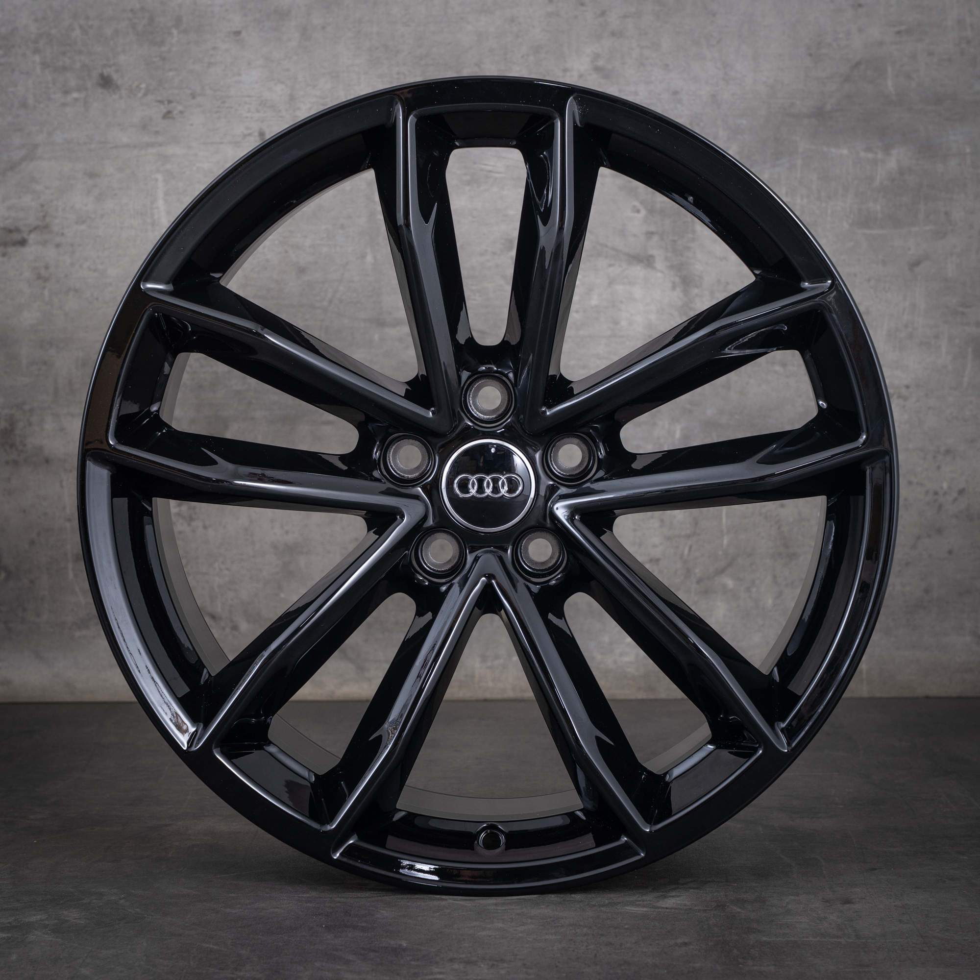 Oryginalne felgi Audi A5 S5 19 cali F5 8W B9 8W0601025DF Cavo Design, czarne z połyskiem