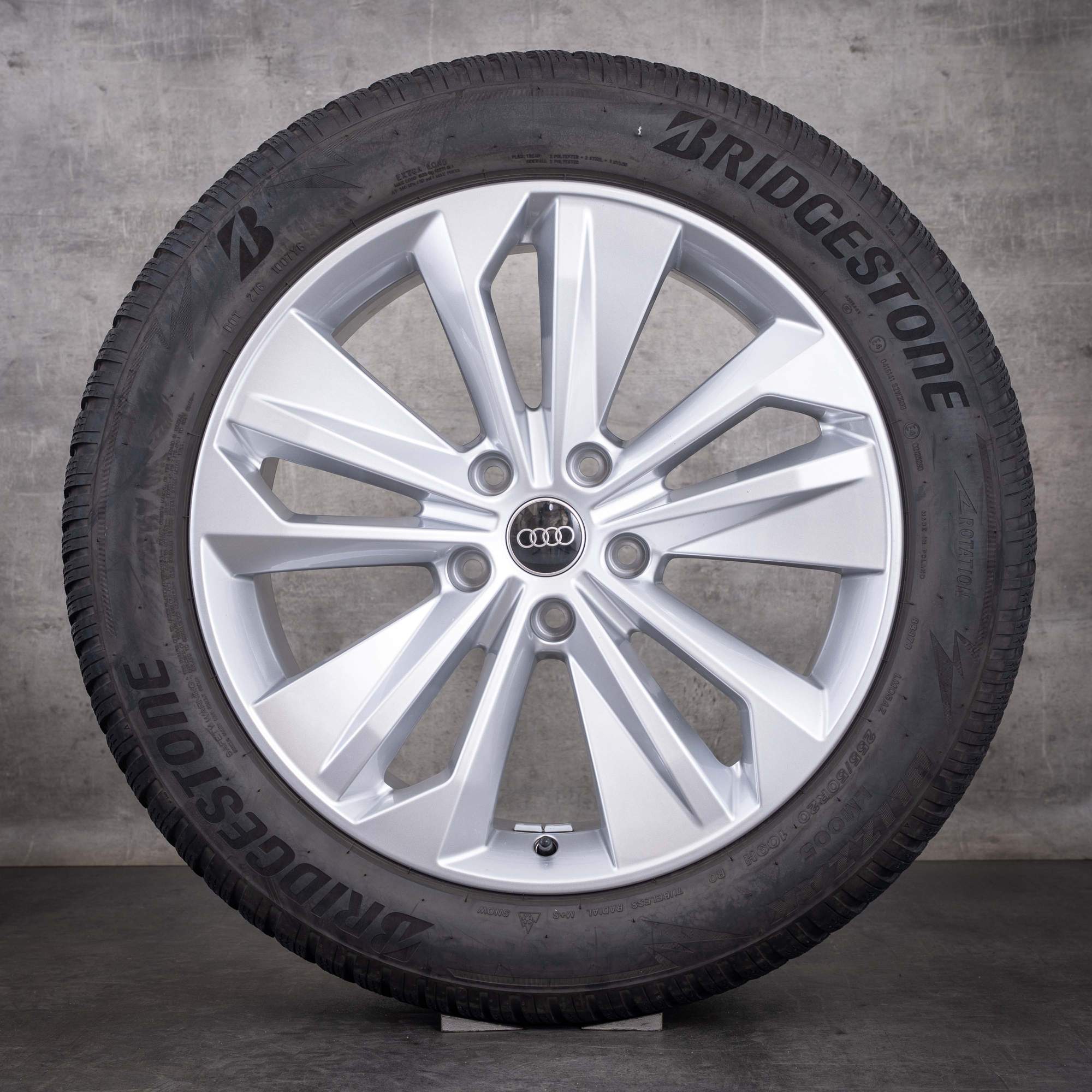 Oryginalne koła zimowe do Audi Q6 SQ6 e-tron felgi 20 cali GF FLAX 85H601025BP 85H601025BQ srebrne