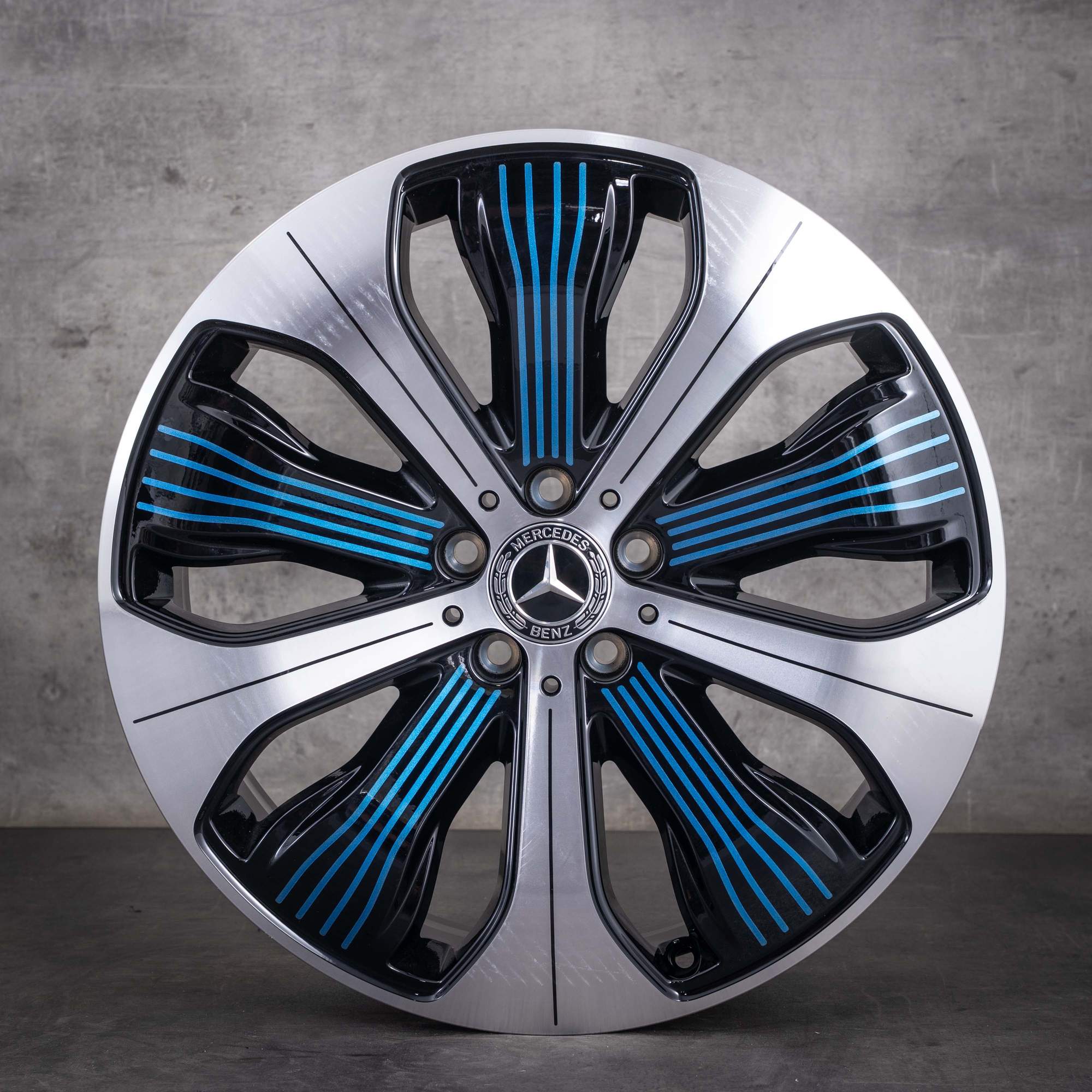 OEM Mercedes-Benz EQC 20inch rim N293 A2934010300 Black-Blue diamond cut - view 2 of 3