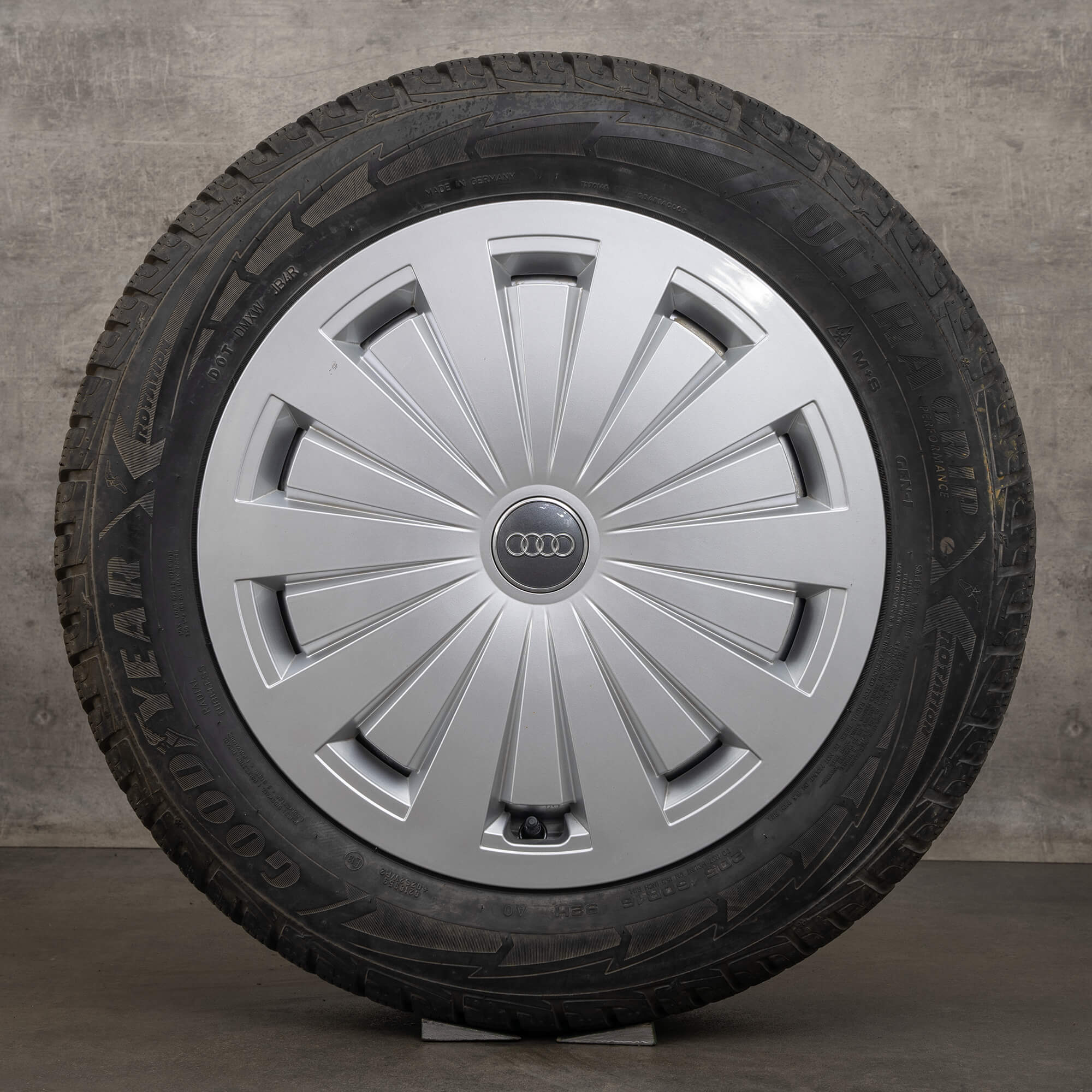 Oryginalne koła zimowe Audi A4 S4 16 cali B9 8W felgi 8W0601025 srebrne