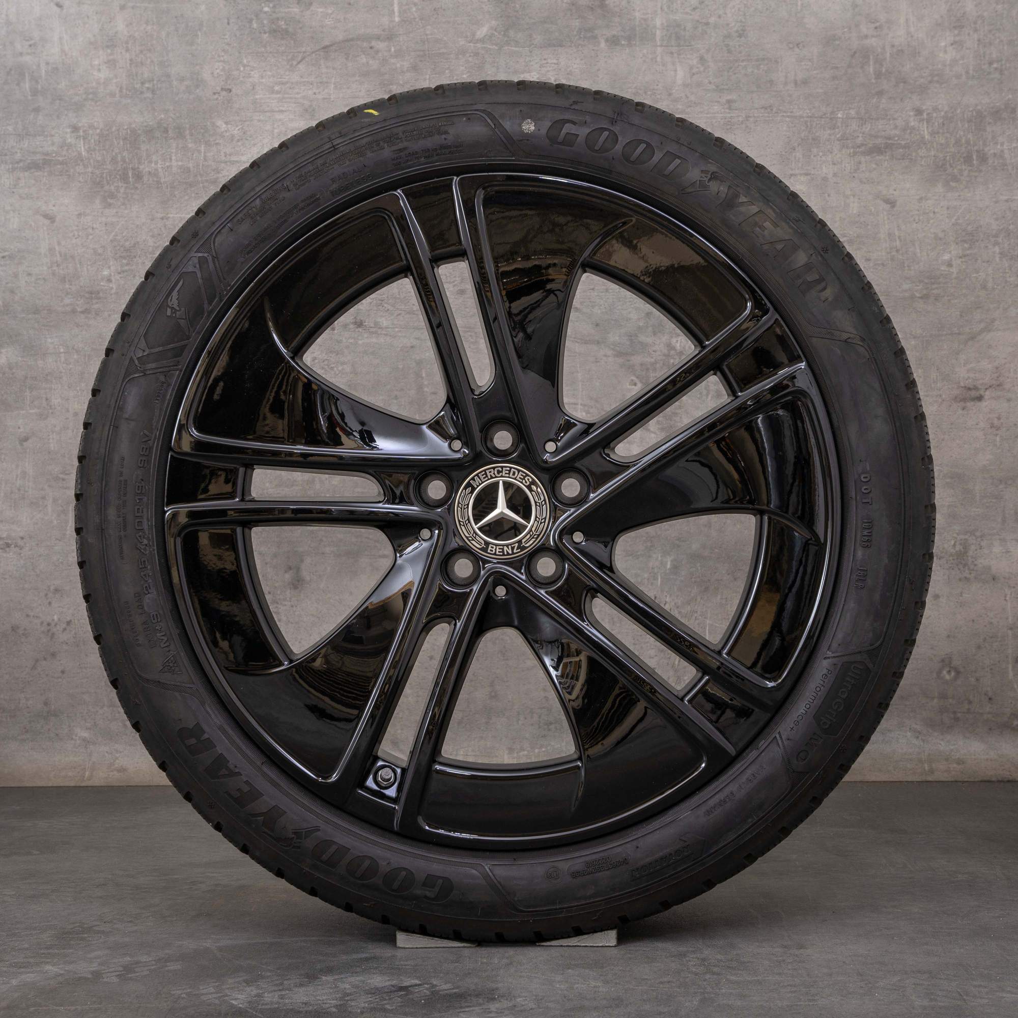 Oryginalne koła zimowe Mercedes Benz CLE 19 cali C236 Felgi A2364014100 czarny błyszczący