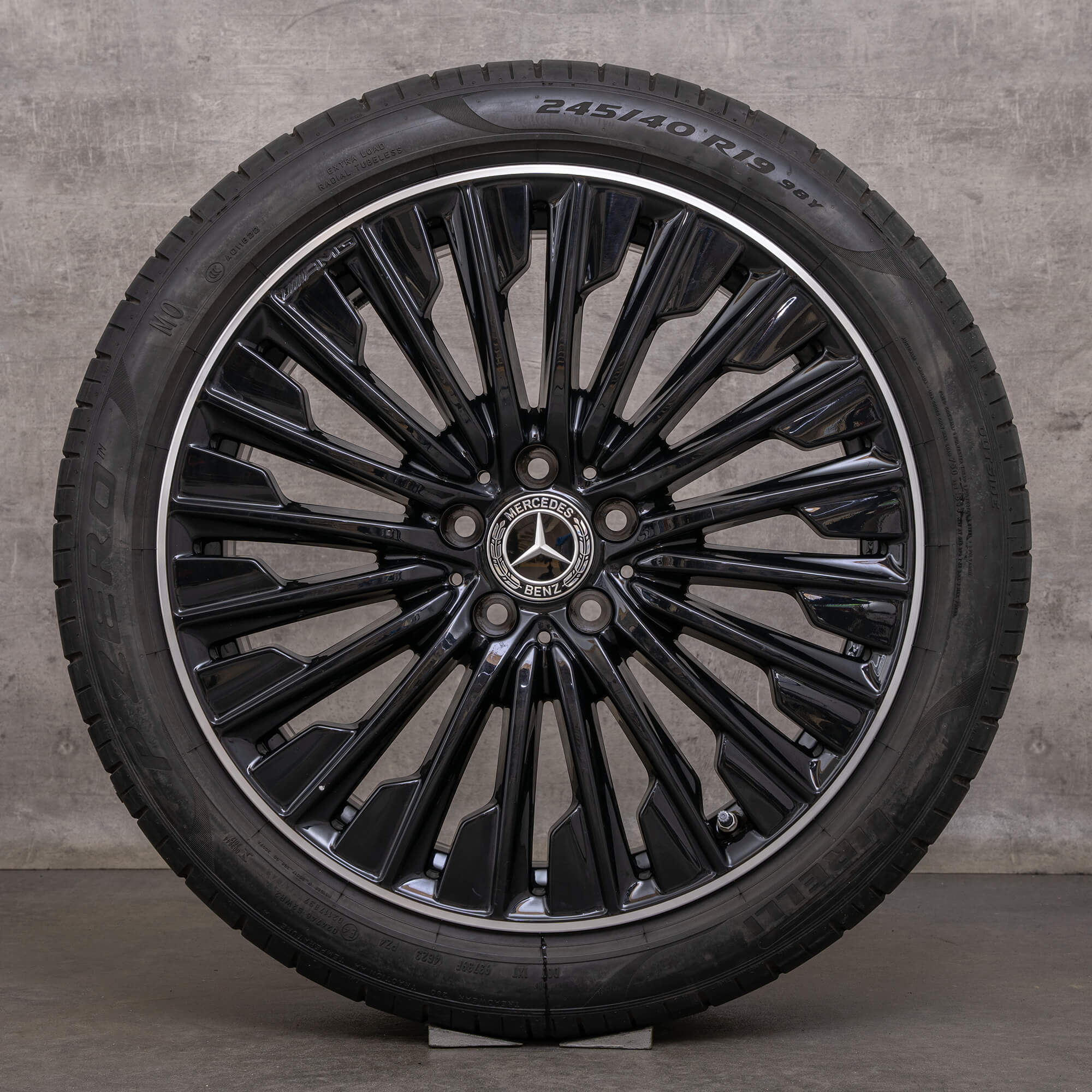 Original Mercedes Benz CLE AMG Felgen 19 Zoll C236 A236 Sommerräder A2364011900 A2364012000 schwarz Rand glanzgedreht