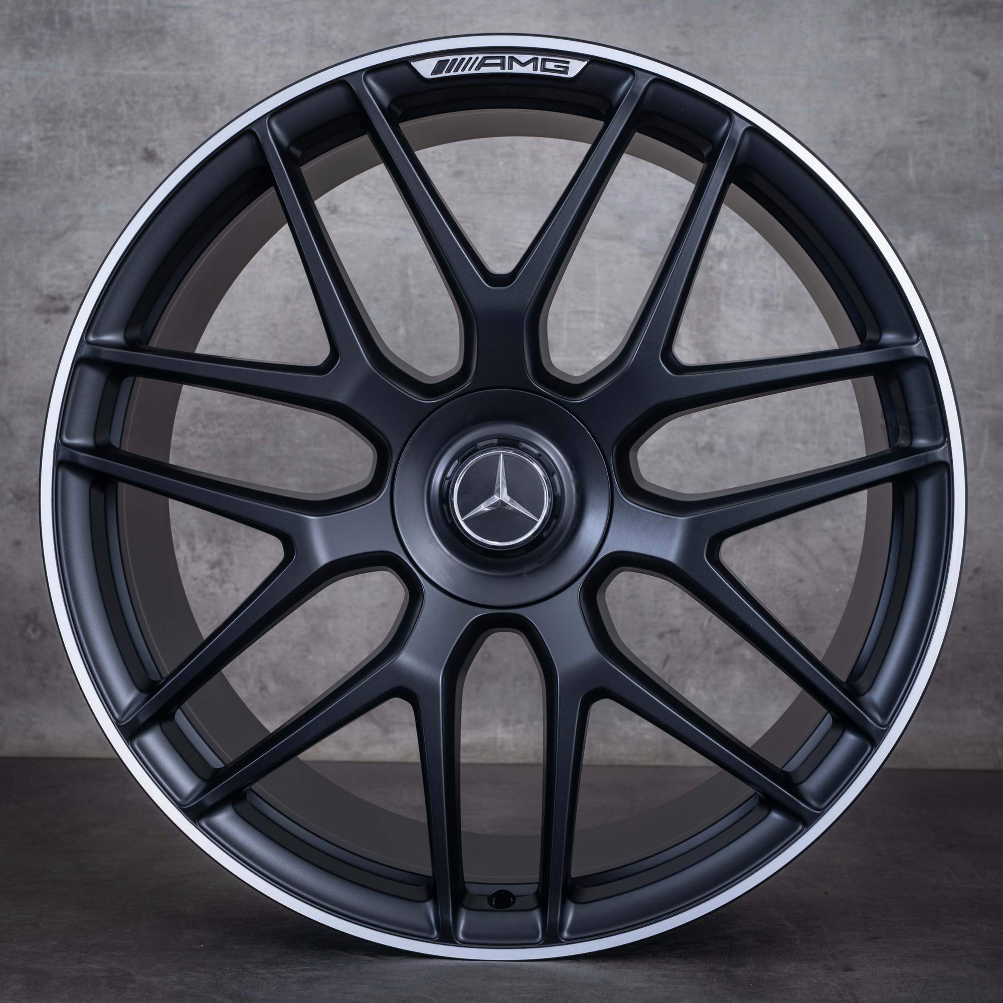 Oryginalne koła zimowe do Mercedes-Benz GLE 53 63 AMG 4Matic+ 22 cale X167 C167 felgi hybrydowe A1674014400 A1674014500 czarne matowe z elementami diamond cut NOWE