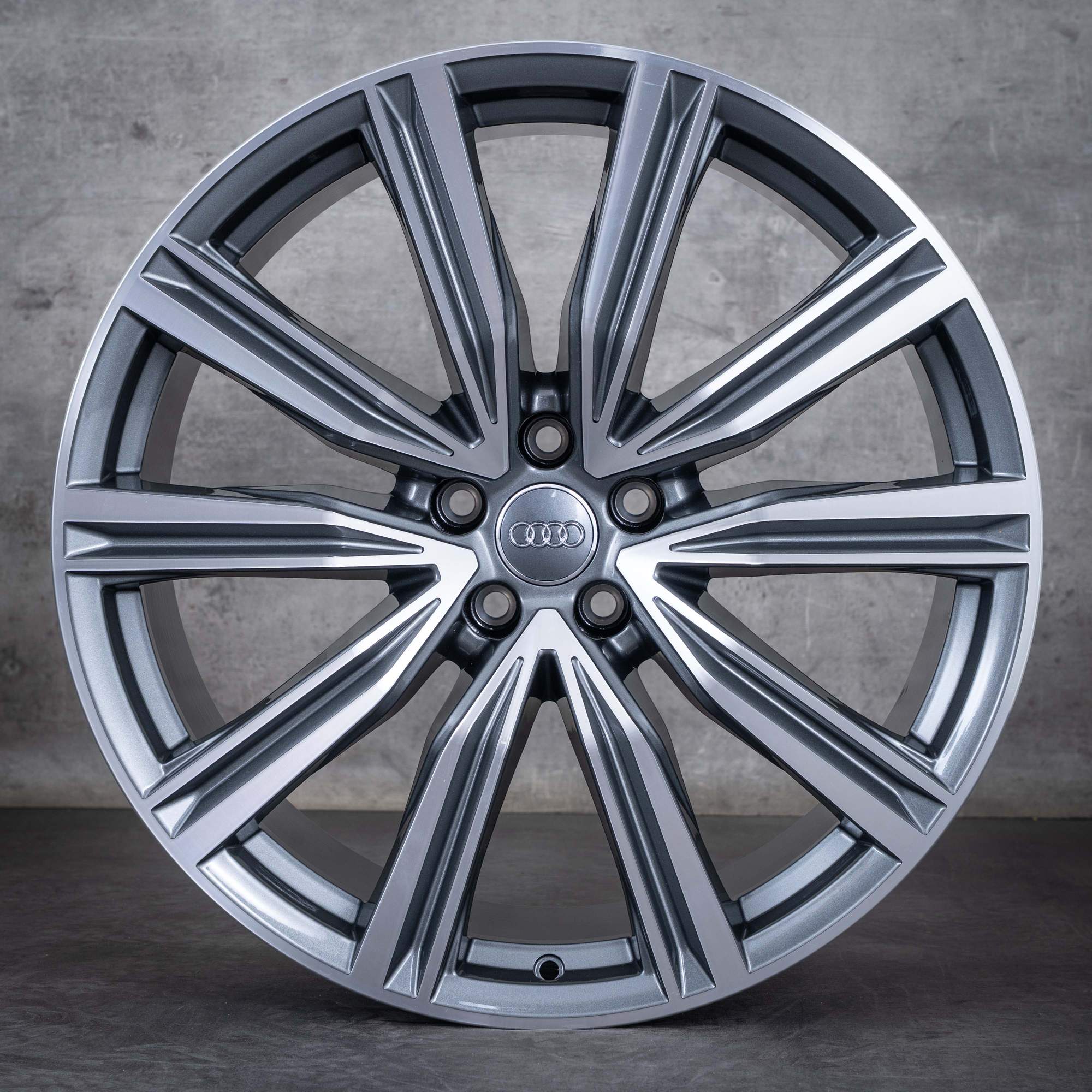 OEM Audi Q8 SQ8 winter wheels 21 inch 4M8 rims 4M8601025G titanium polisched NEW