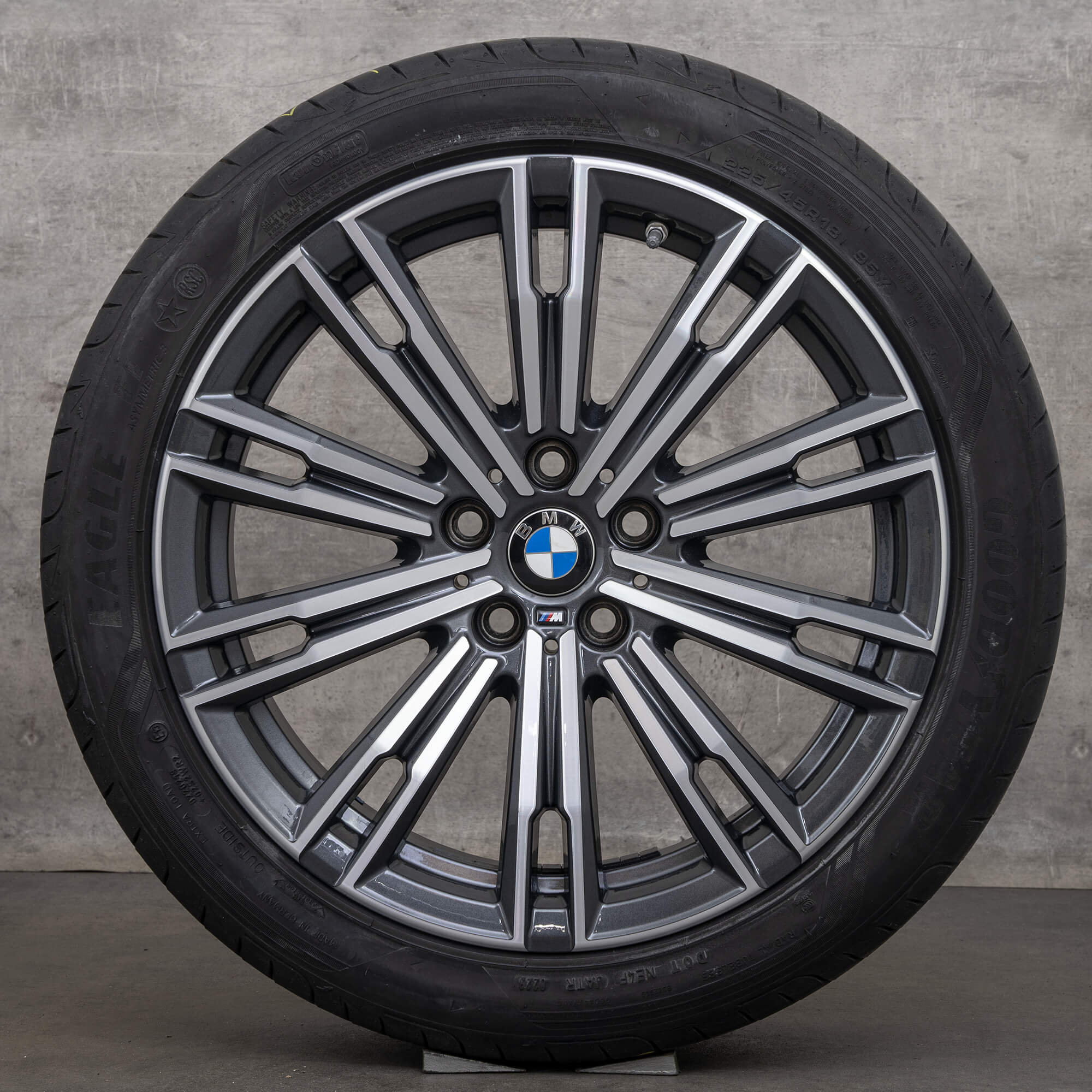 Original BMW 2-serie 3-serie 4-serie fälgar 18 tum G42 G20 G21 G22 G23 sommarhjul styling 790 M 8089890 orbit grå glansig vänd NY