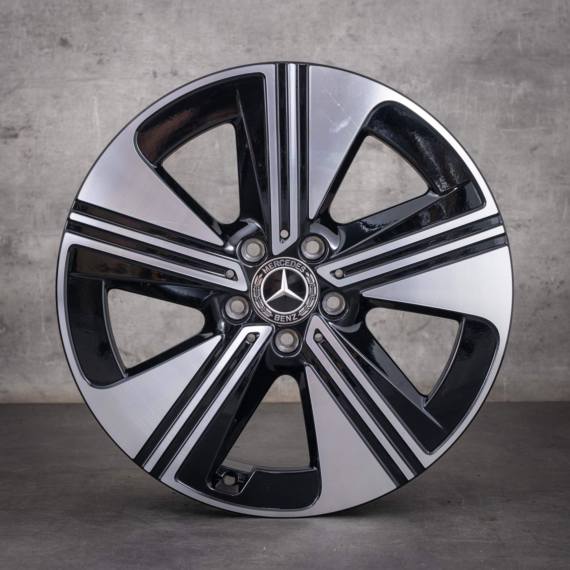 Originele Mercedes-Benz CLA-velgen 18 inch C174 zomerbanden A1744010300 A1744010500 zwart met diamond cut