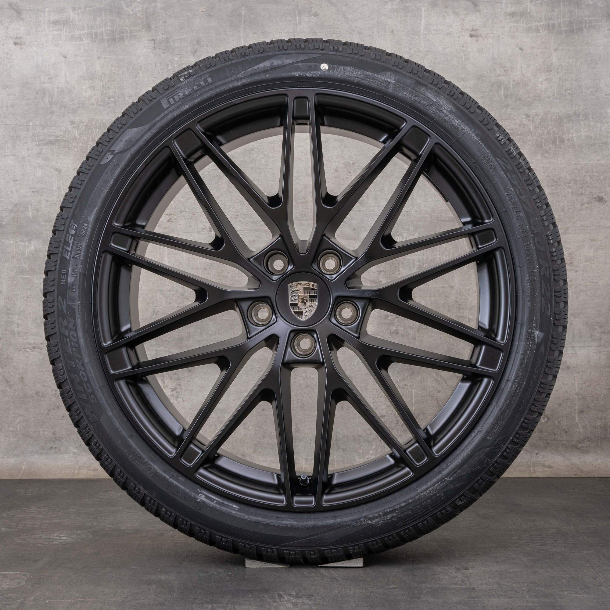Original Porsche Macan Electric Winterräder 22 Zoll Felgen RS Spyder 95C044600L schwarz matt