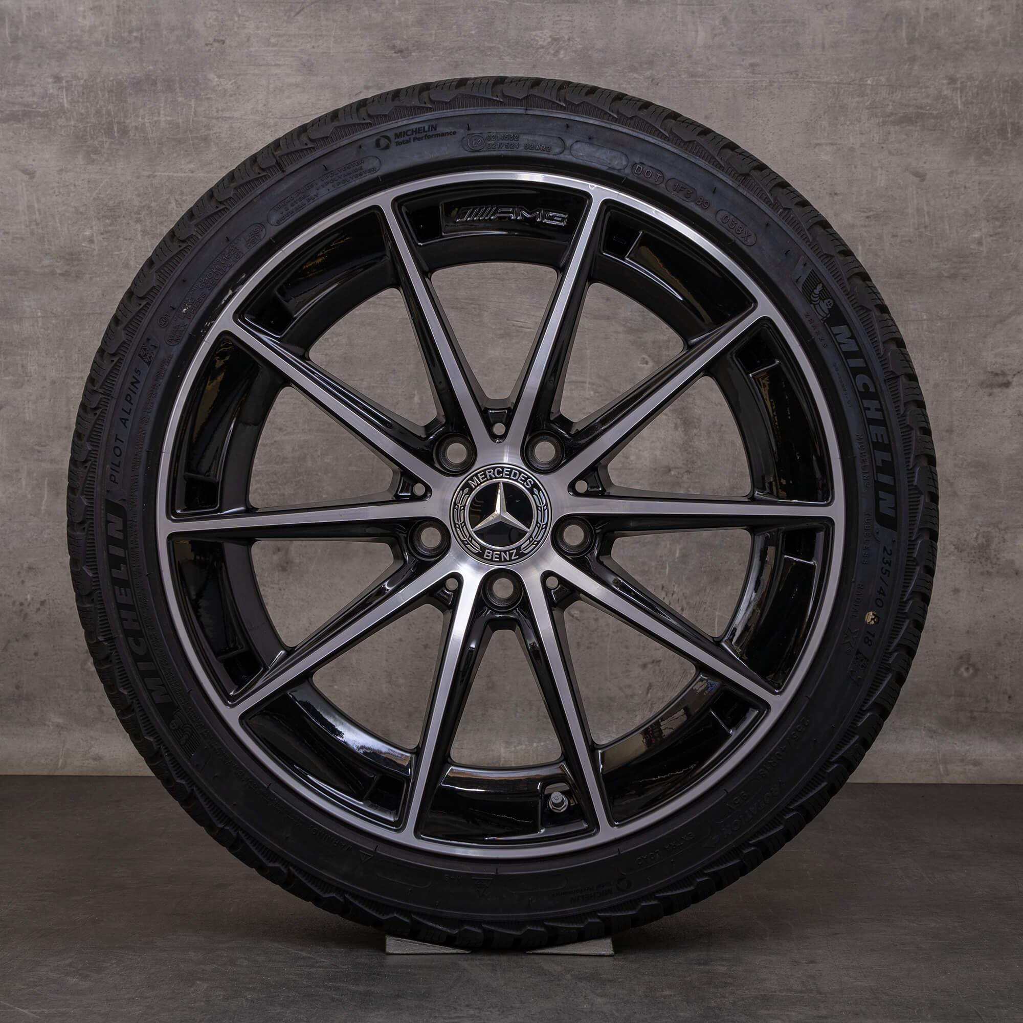 Alkuperäiset Mercedes Benz CLA 35 AMG talvirenkaat 18 tuuman C118 vanteet A1184010500 musta kiillotettu