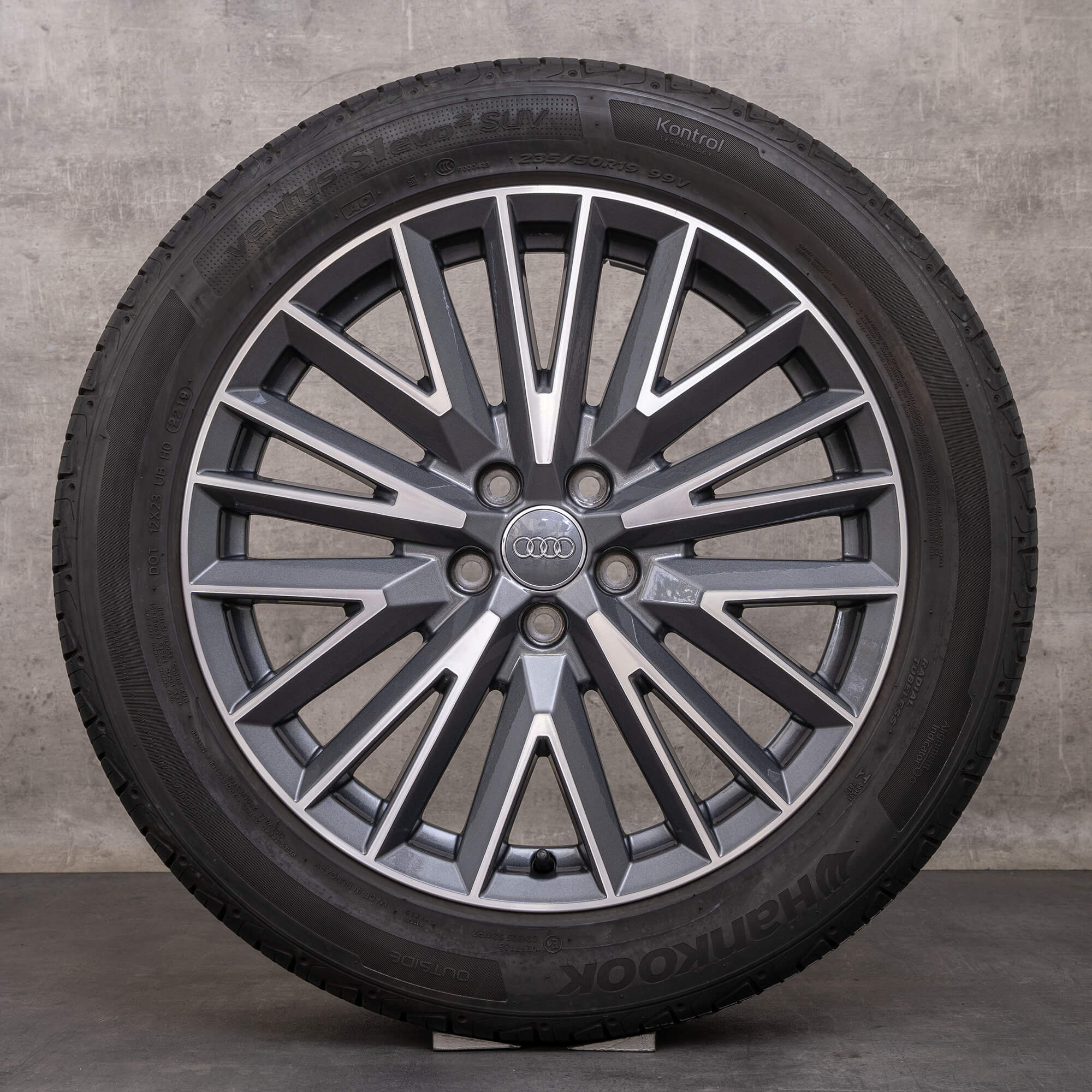 Original Audi Q3 fälgar 19 tum II F3 sommarhjul 83A601025L titan polerad