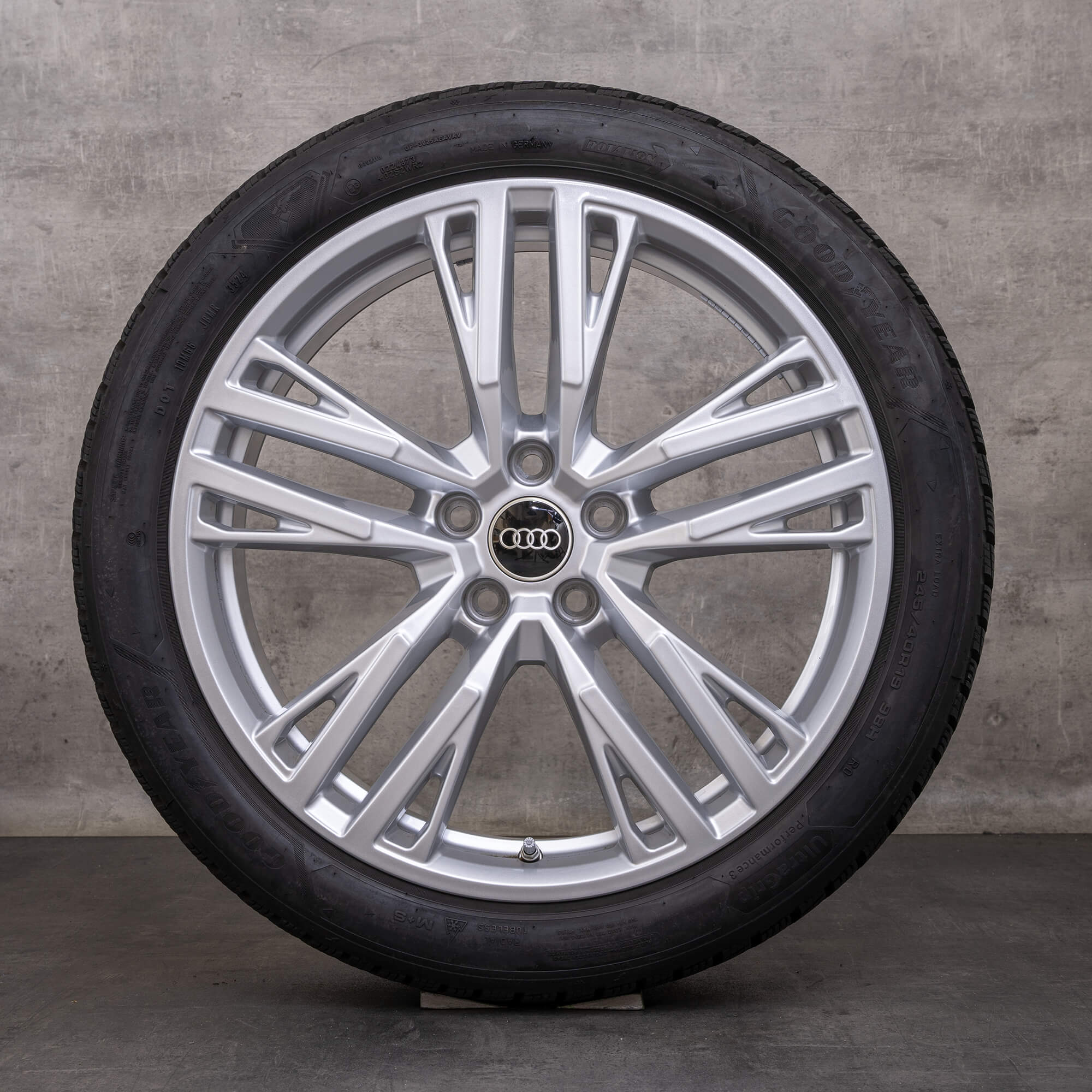Original Audi A5 S5 Winterräder 19 Zoll B10 Felgen 8B3601025AS silber glanz
