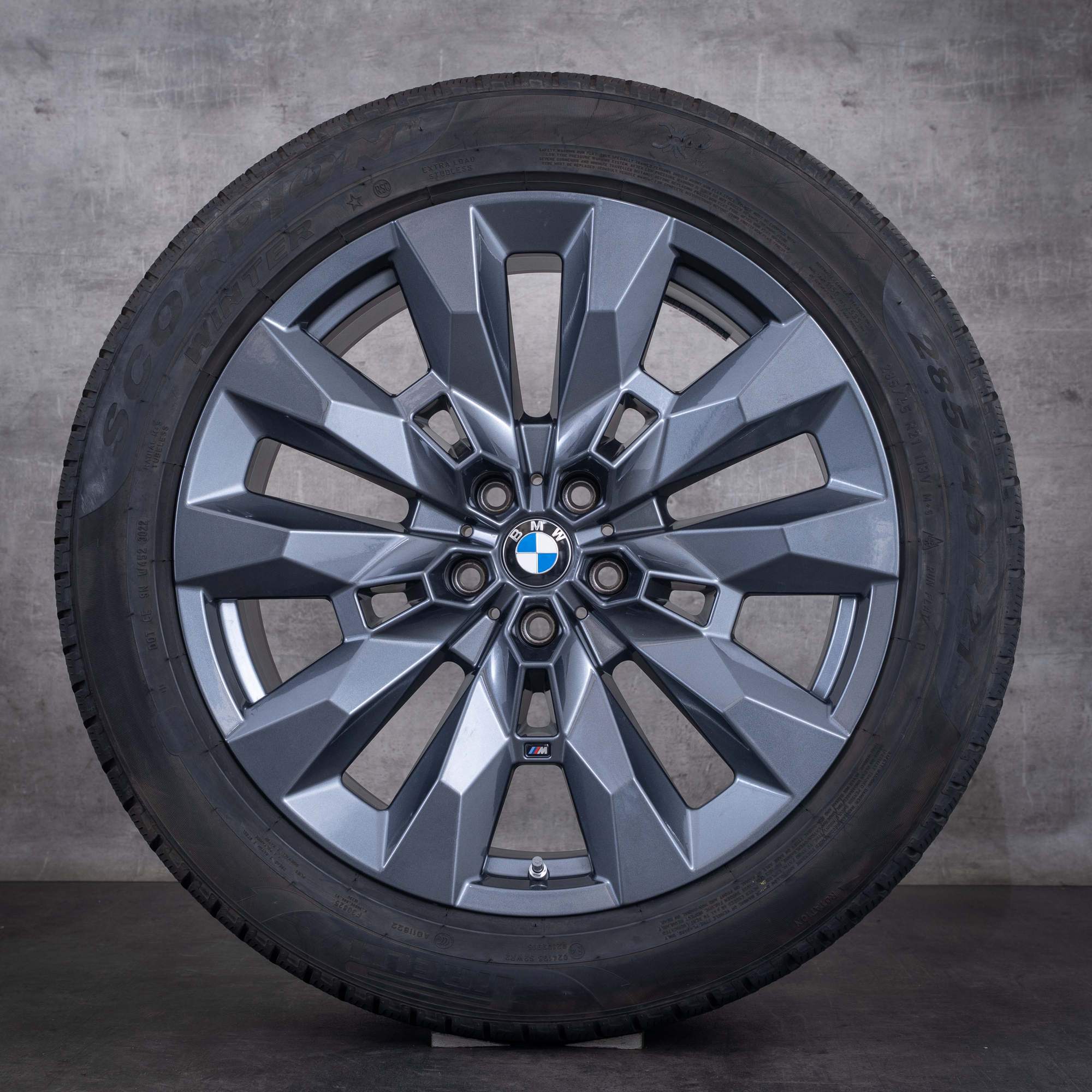 Originele BMW XM winterbanden op velg 21 inch G09 velgen Styling 917 M 5A6DE91 gunmetal grey glanzend