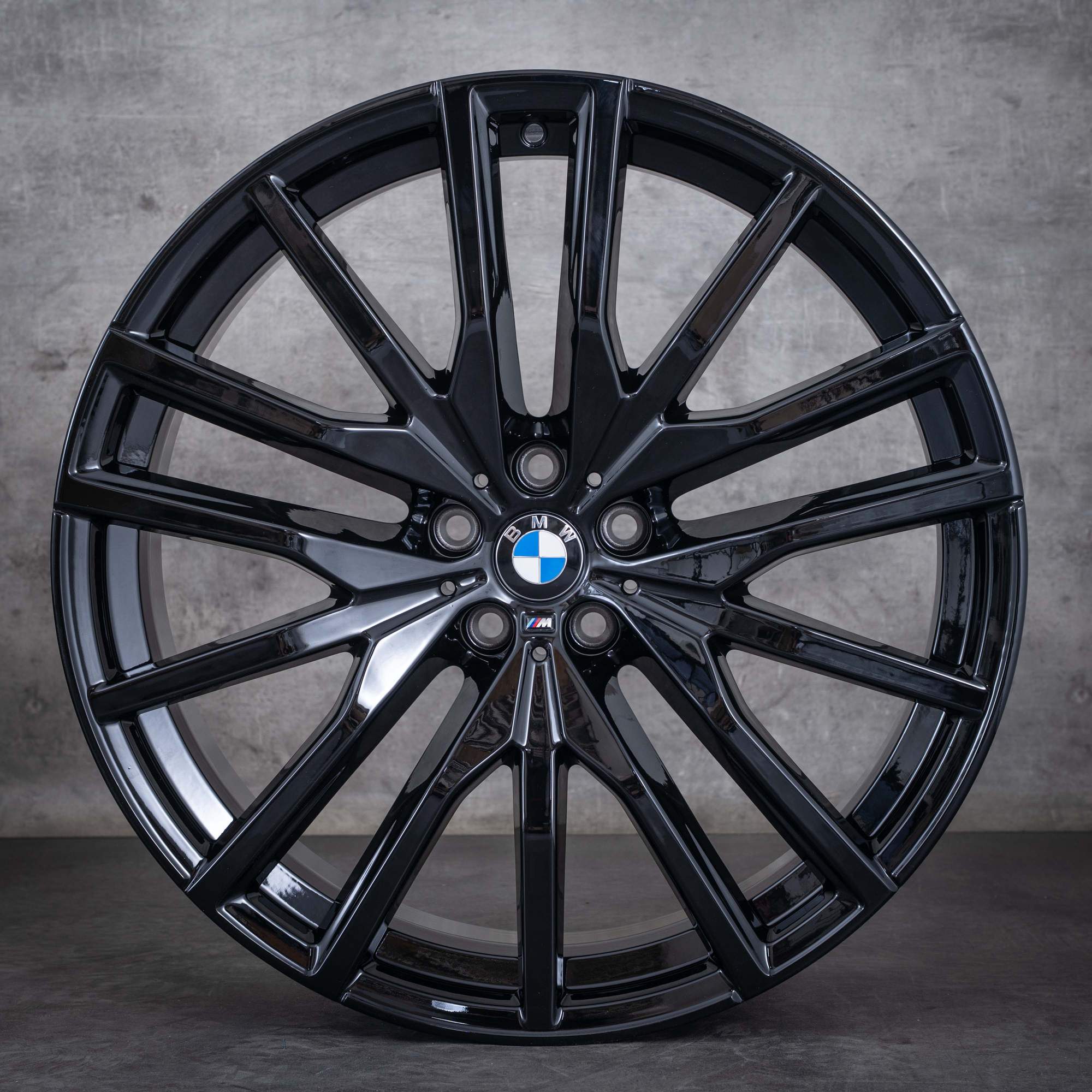 Oryginał BMW X5 X6 Felgi 22 cale G05 G06 742 M 8090013 8090014 czarny błyszczący