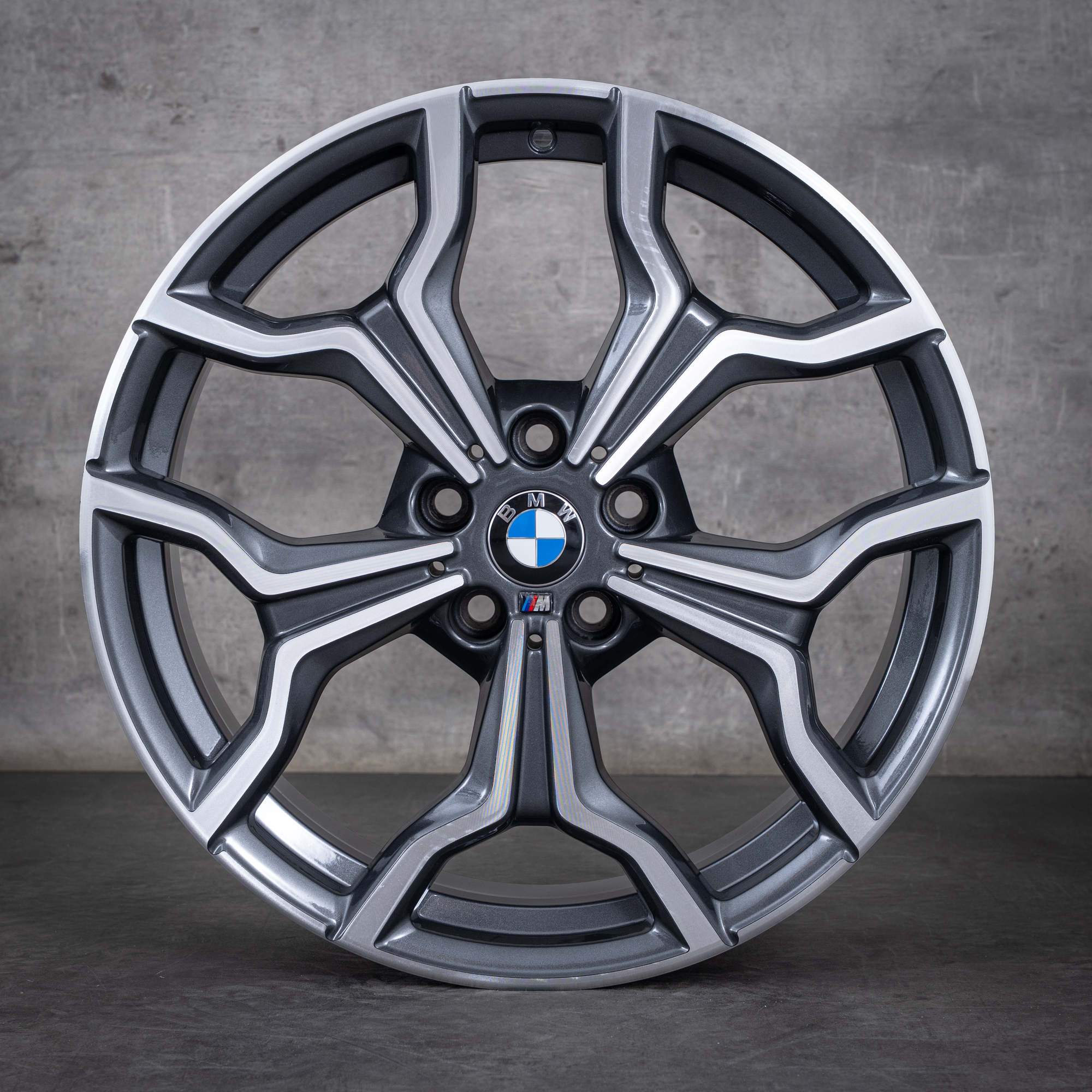 Oryginalne felgi BMW X1 X2 19 cali F39 F48 Styling 722 M 8009759 orbit grey glossy turned