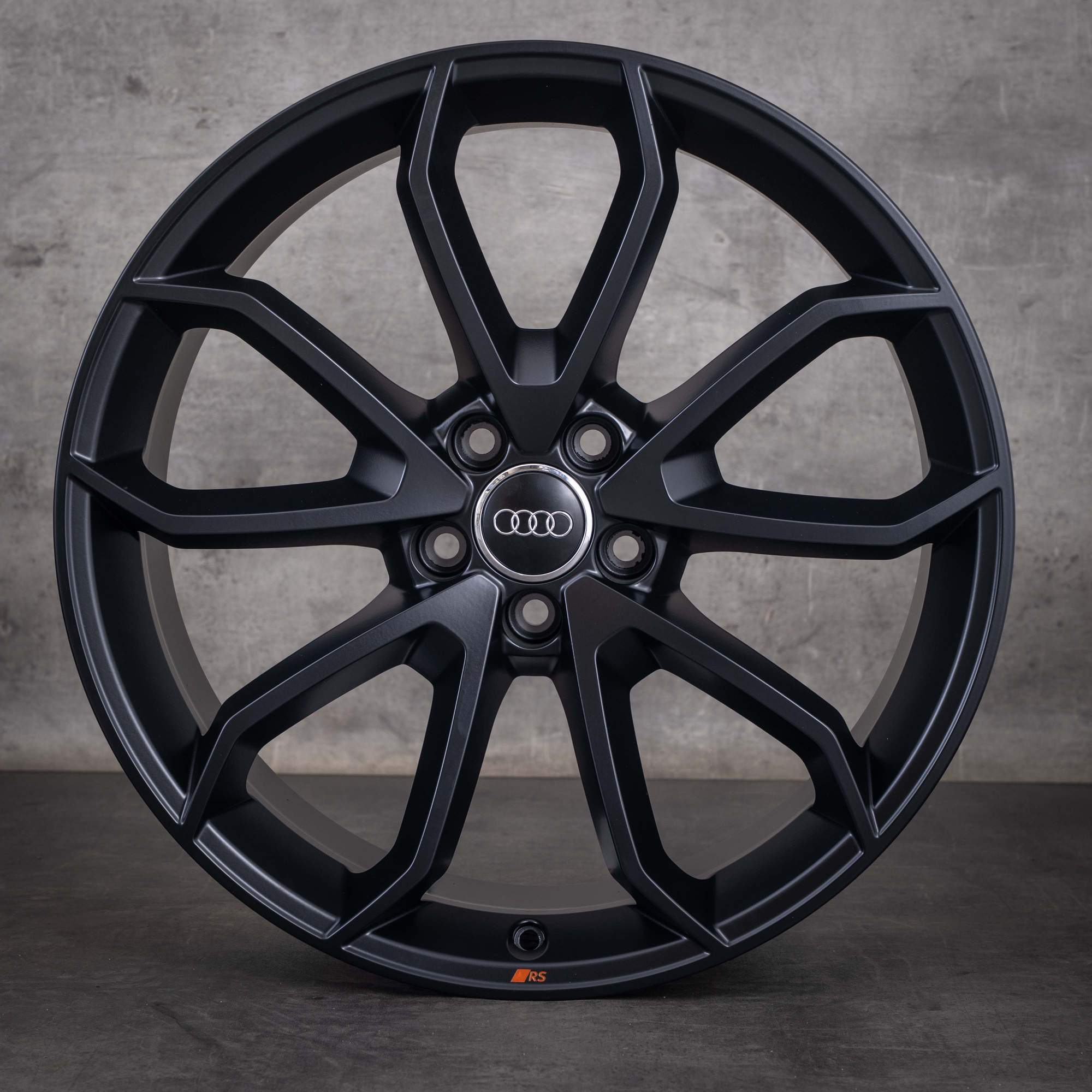 Oryginalne felgi do Audi Q3 RSQ3 20 cali 8U 8U0601025AE wzór plastra miodu matowa czerń