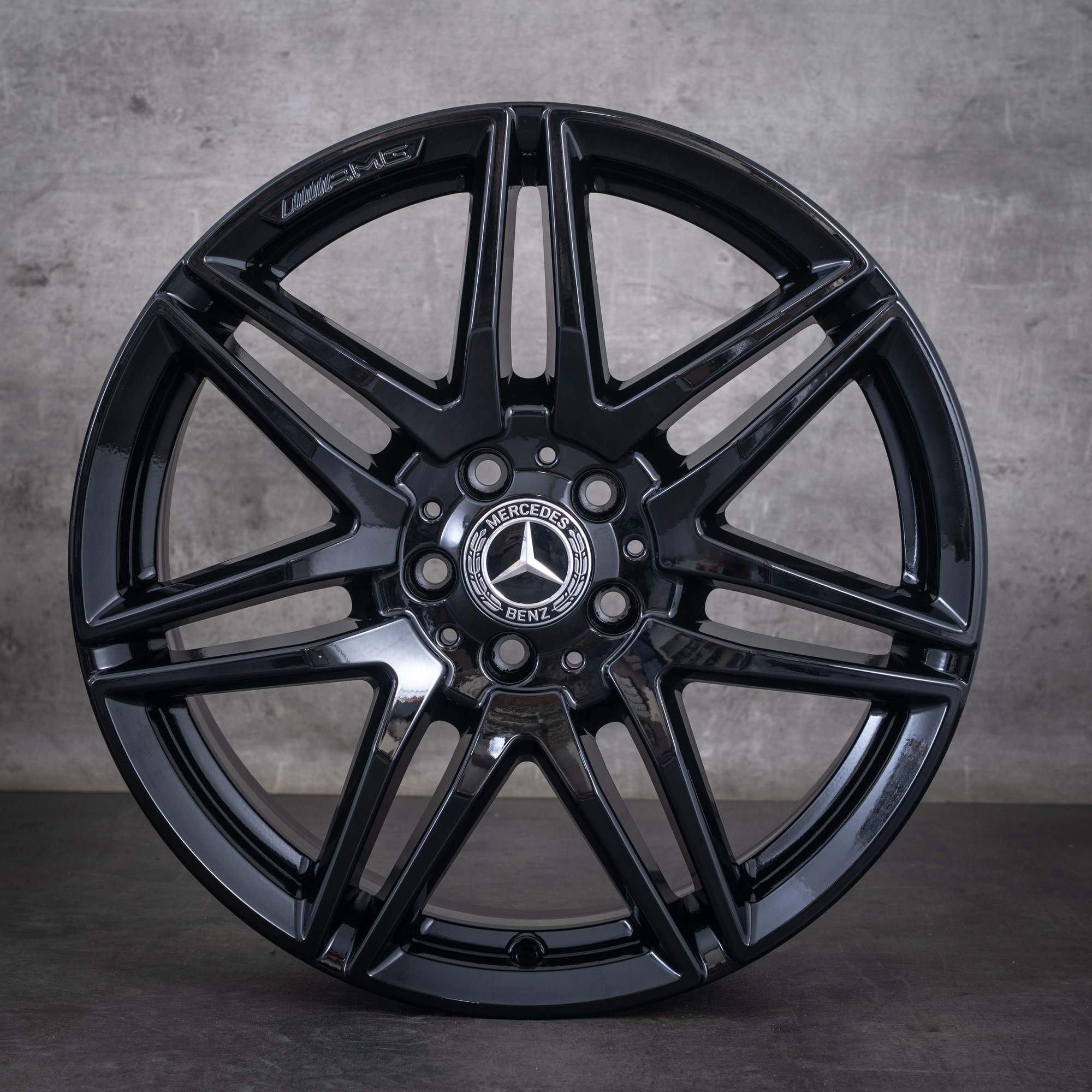 Jantes d'origine Mercedes-Benz Classe V AMG 19 pouces W447 A4474015100 noir brillant NEUVES - jante 4 sur 4