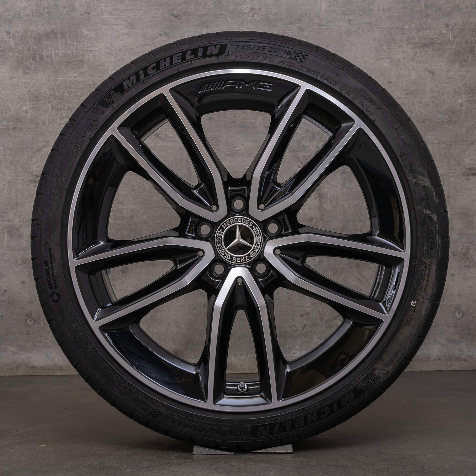 Originele Mercedes Benz CLA 35 AMG velgen 19 inch C118 X118 zomerbanden A1184010400 zwart glanzend gedraaid