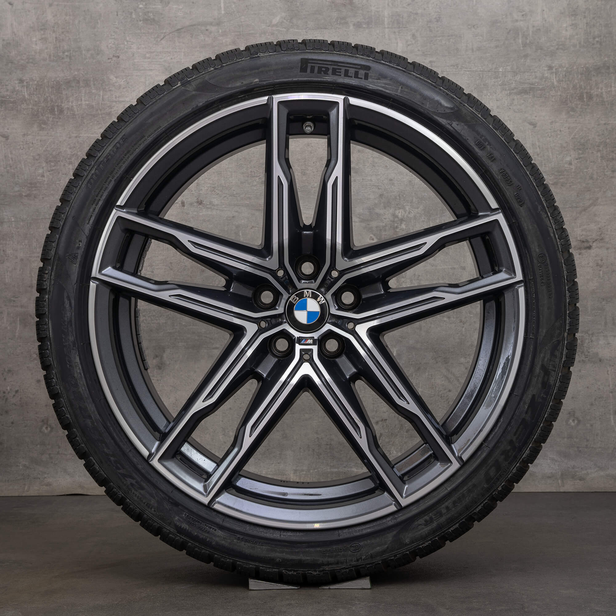 OEM BMW M5 F90 M8 F91 F92 F93 rims 20 inch 810 M winter tires 8089562