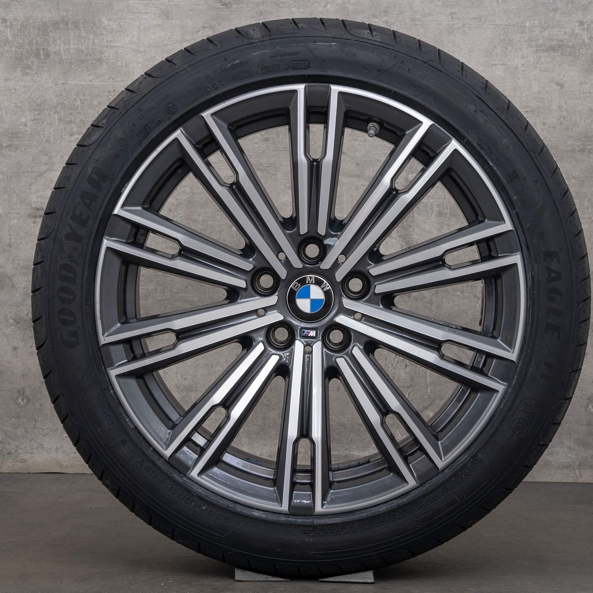 Original BMW 2-serie 3-serie 4-serie fälgar 18 tum G42 G20 G21 G22 G23 sommarhjul styling 790 M 8089890 orbit grå glansig vänd NY