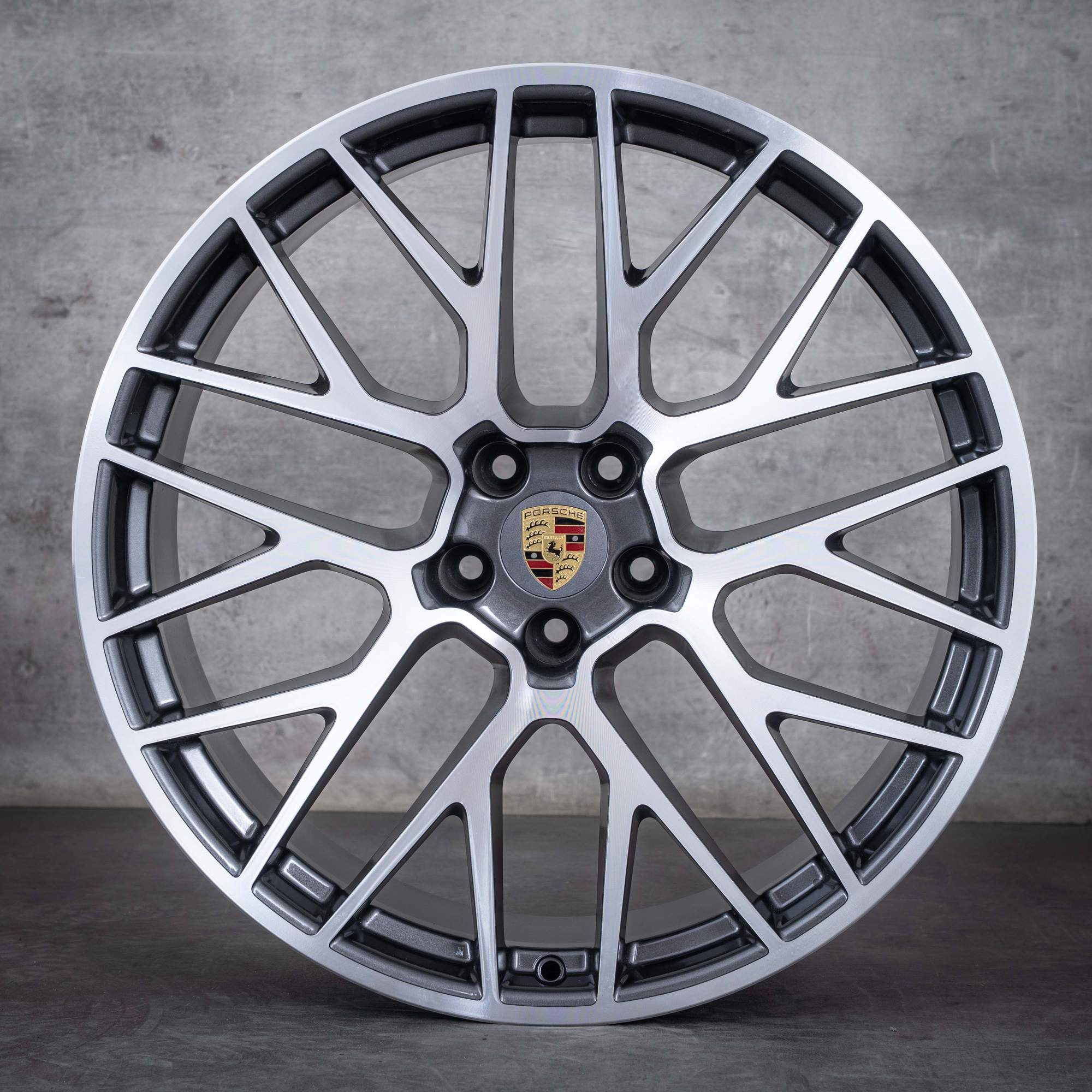 Oryginalne felgi Porsche Macan II 21 cali 95B601025DL 95B601025DM RS Spyder tytanowe polerowane